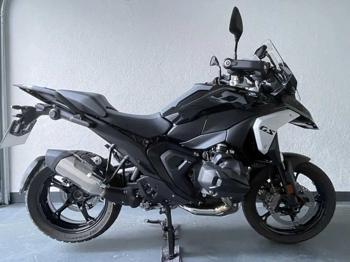 BMW R 1300 GS R 1300 GS - wie NEU- 960km - Top-Ausstattung Fekete - 1