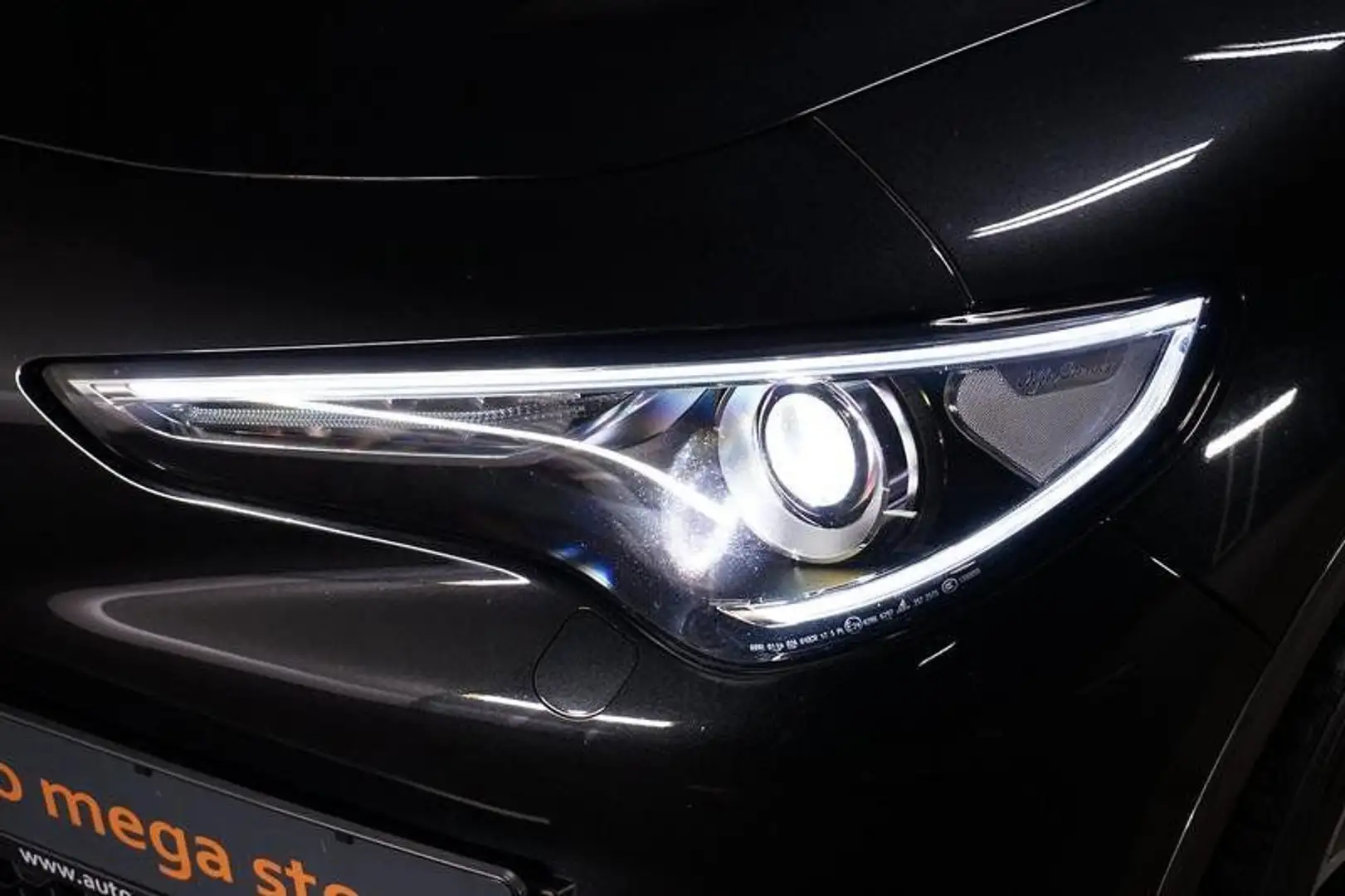 Alfa Romeo Stelvio 2.0 Turbo 16V Ti Q4 Kamera/ACC/AUT/KeyLe Schwarz - 2