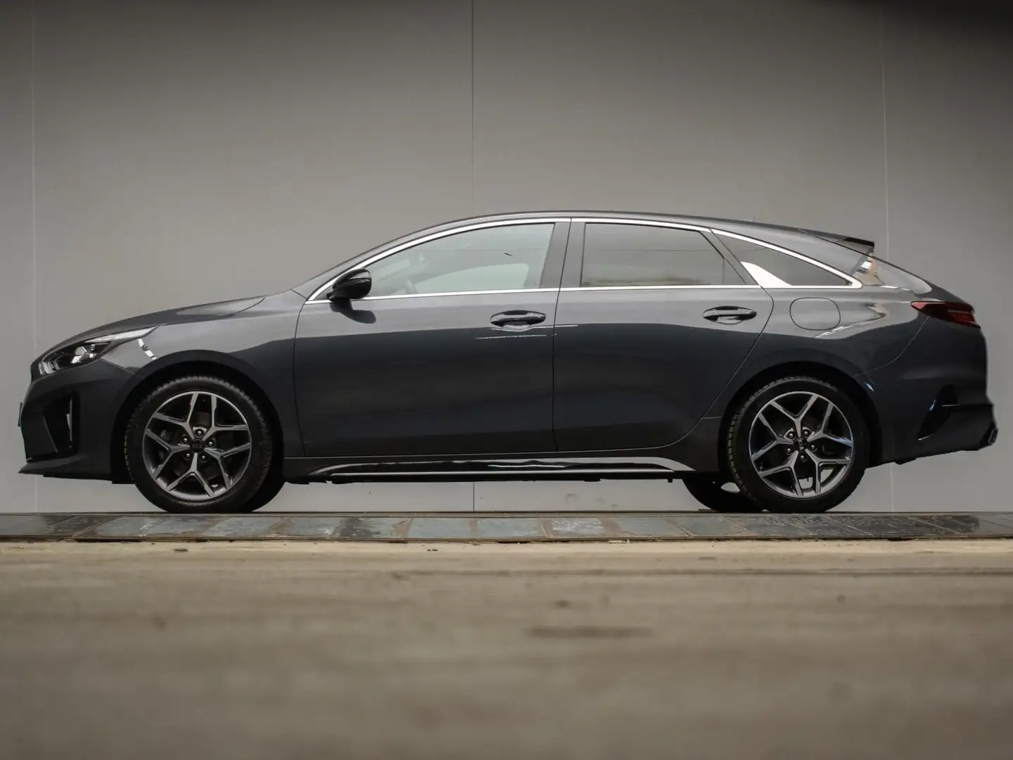 Kia ProCeed / pro_cee'd 1.4 T-GDI GT-Line Sport (APPLE CARPLAY,NAVI,CAMERA Grijs - 1