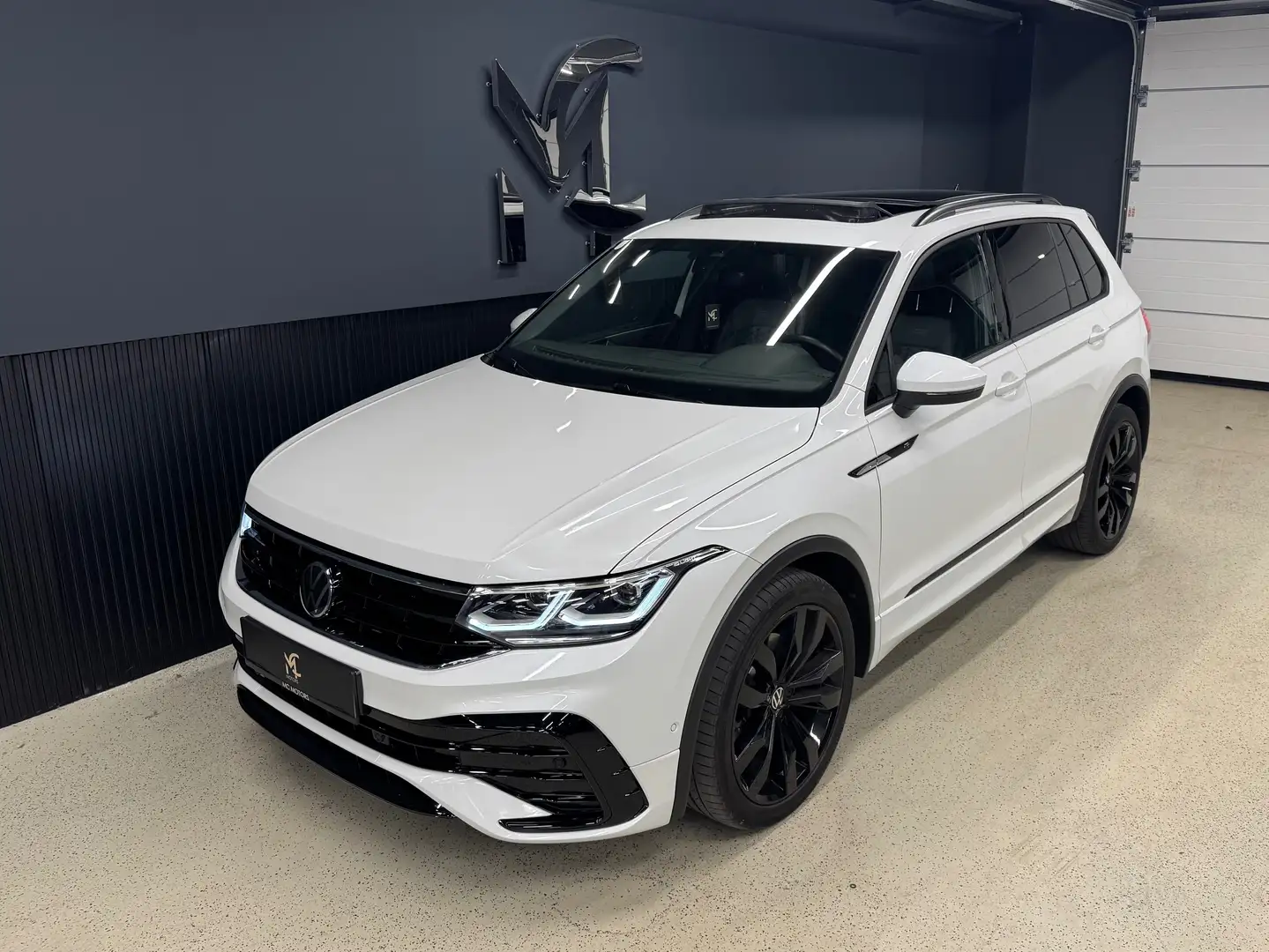 Volkswagen Tiguan TIGUAN R-LINE`4-MOTION`MATRIX`DIGI-TACHO`PANO`DSG` Weiß - 1