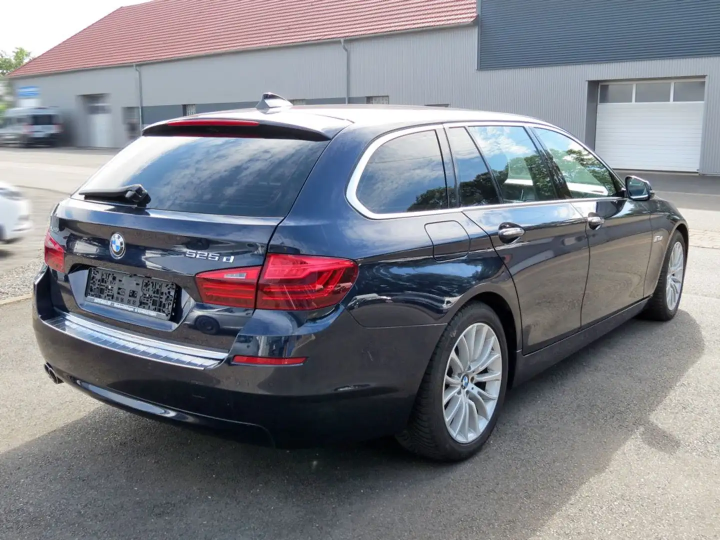 BMW 525 d Touring xDrive Luxury Leder Bi-Xenon Navi Blau - 2