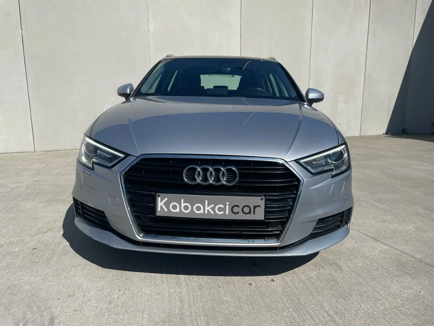 Audi A3 Sportback 1.6 TDi Design/Toit pano/Gps/Clim/Cruise Zilver - 2