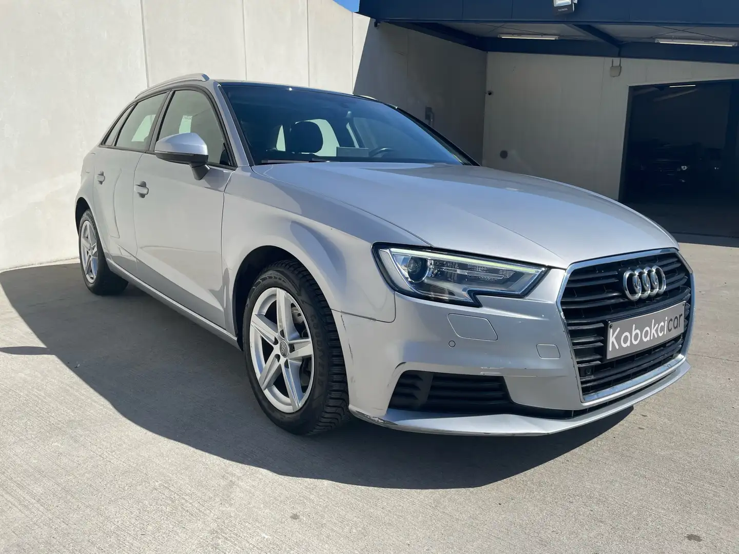 Audi A3 Sportback 1.6 TDi Design/Toit pano/Gps/Clim/Cruise Zilver - 1