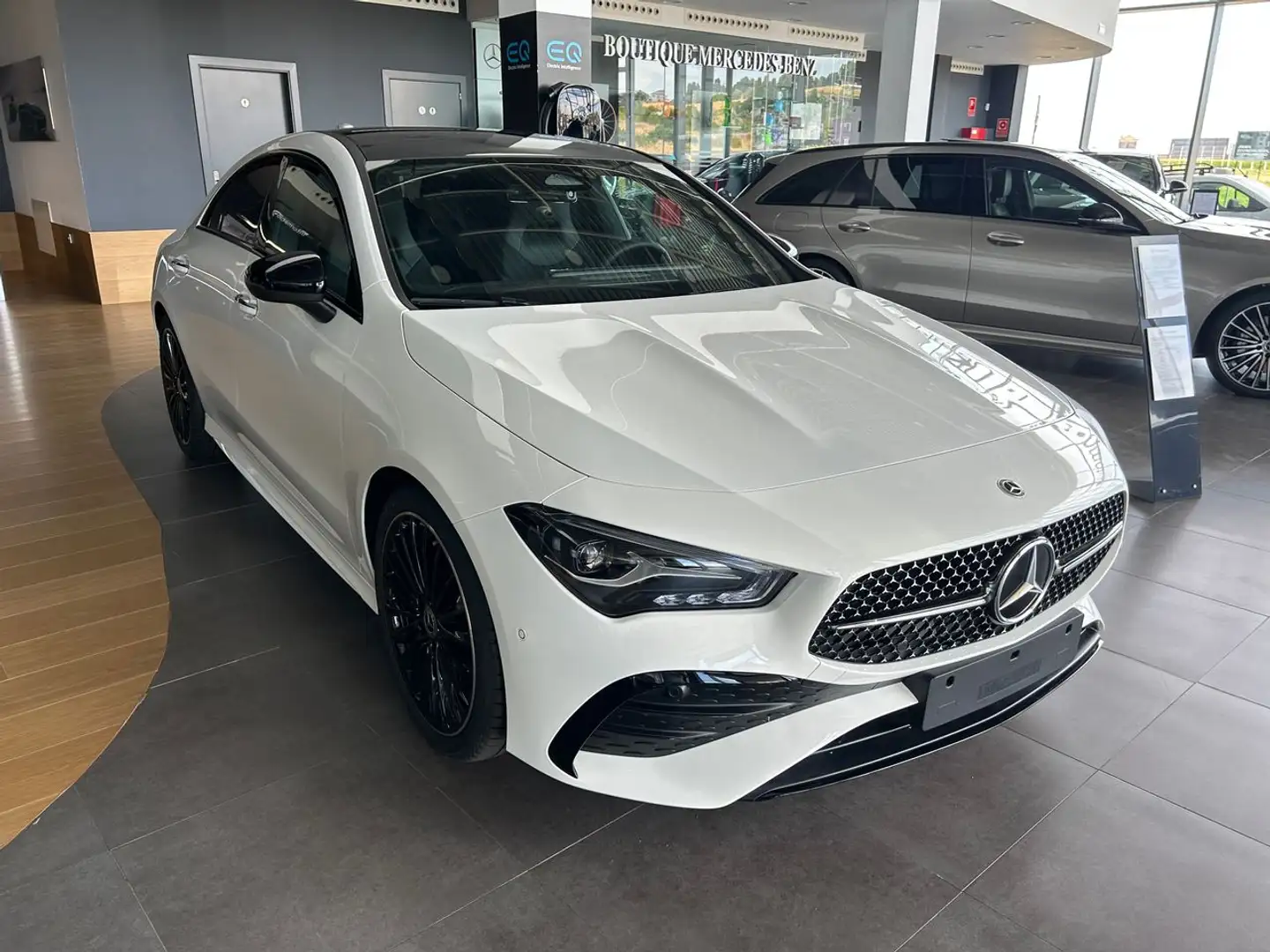 Mercedes-Benz CLA 200 Coupé Alb - 2
