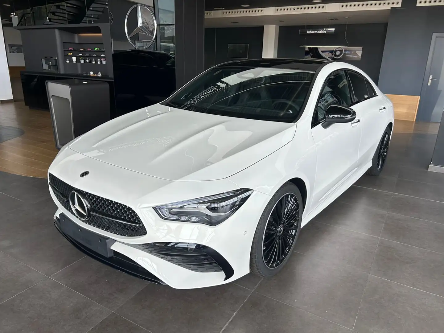 Mercedes-Benz CLA 200 Coupé Alb - 1