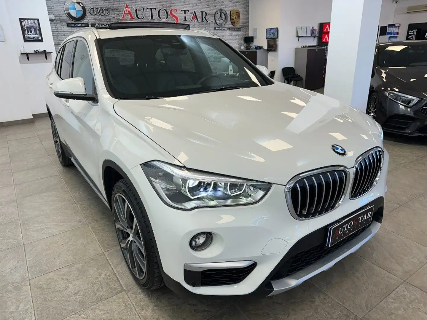 BMW X1 xDrive20d xLine - TETTO PANORAMICO APRIBILE Wit - 2