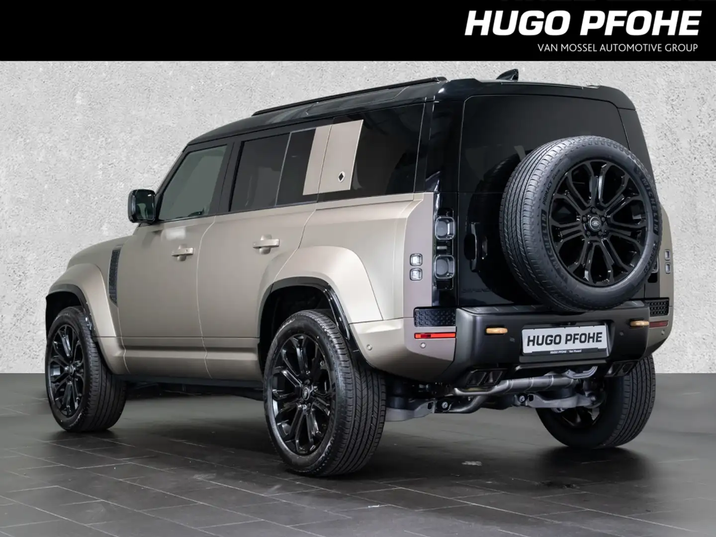 Land Rover Defender 4.4 P635 110 OCTA ab 10/25 Коричневый - 2