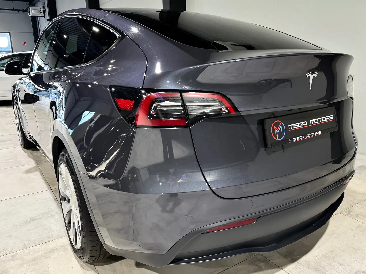 Tesla Model Y 300CV SR+ 01/2023 !! DiSPONiBLE !! CT & CARPASS OK Gris - 2