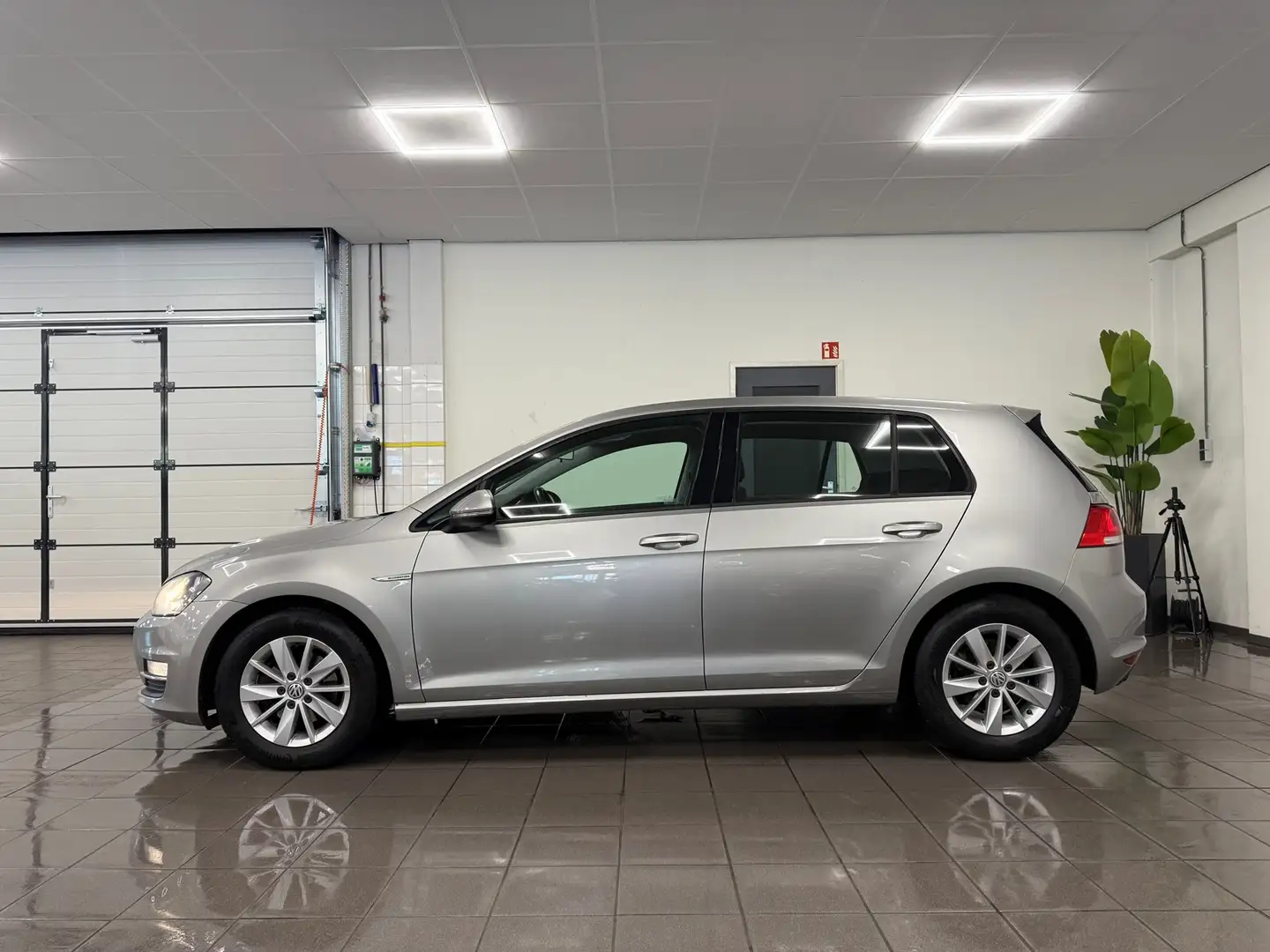 Volkswagen Golf 1.0 TSI Edition * Dealer onderhouden / Airco / LM Gris - 2