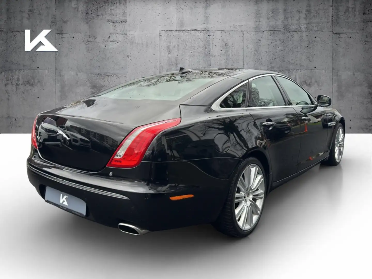 Jaguar XJ Premium Luxury 3.0 Diesel S V6 AD Panorama Soundsy Fekete - 2