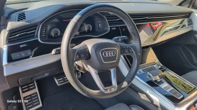 Audi Q8 view 8