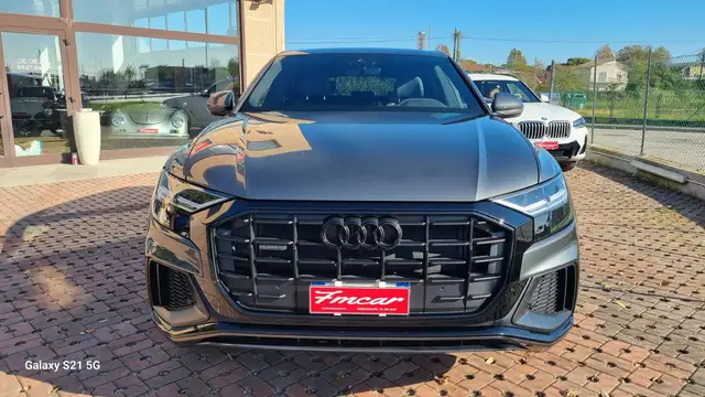 Audi Q8 view 5