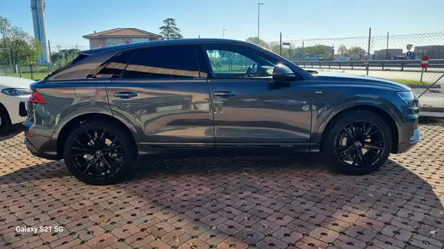 Audi Q8 view 13
