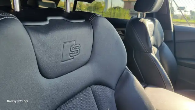 Audi Q8 view 14