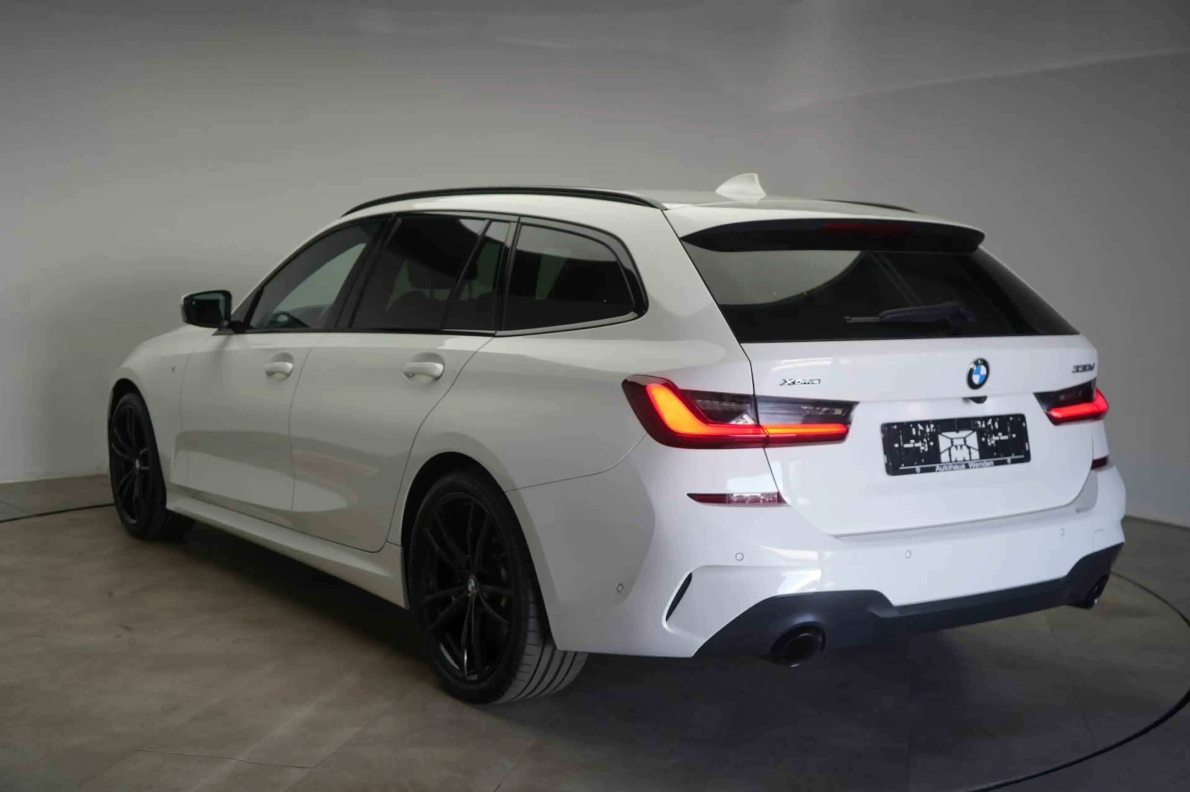 BMW 330 d Touring xDrive M Sport CarPlay/HUD/Temp/36 — photo 5