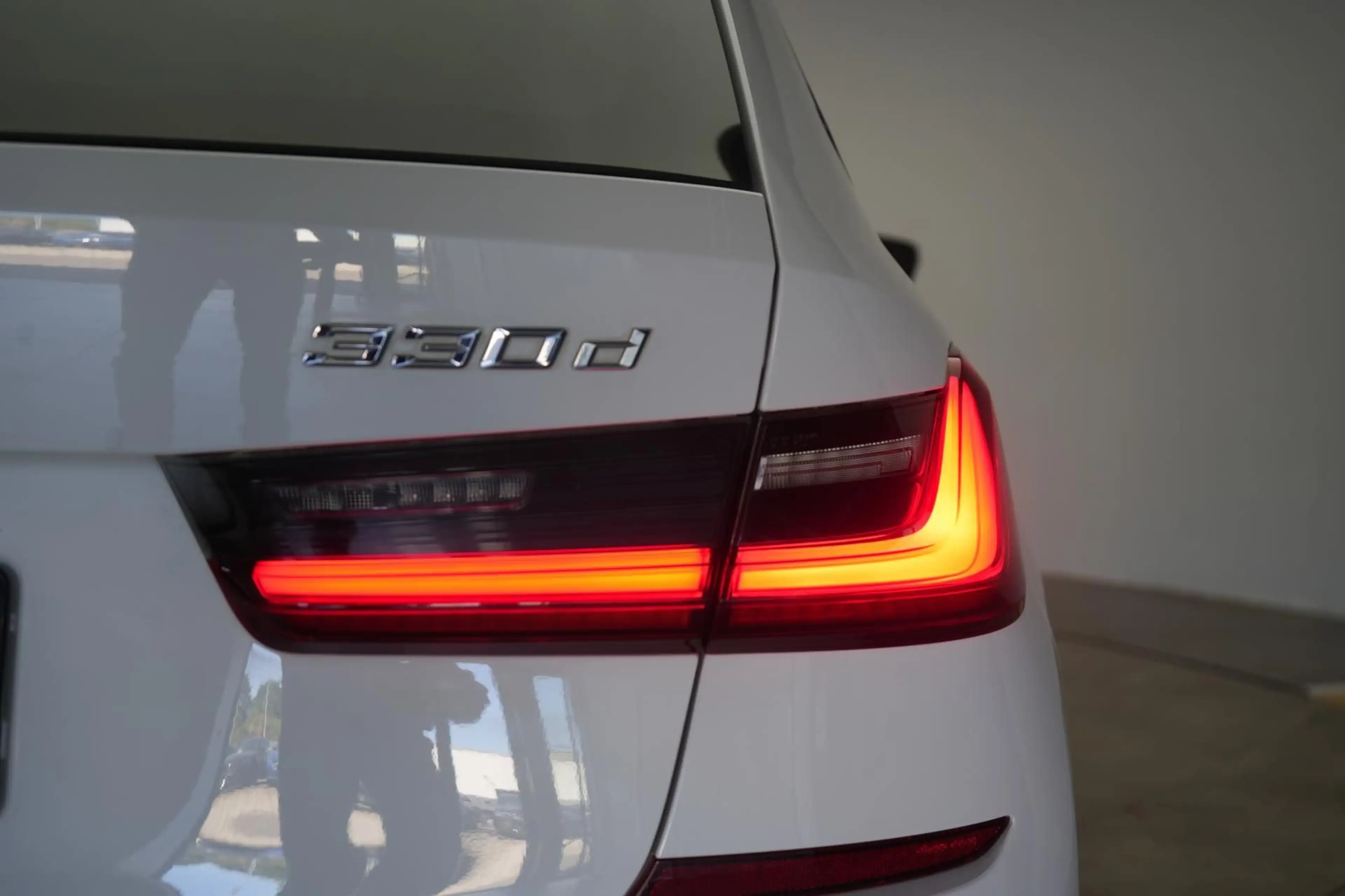 BMW 330 d Touring xDrive M Sport CarPlay/HUD/Temp/36 — photo 10
