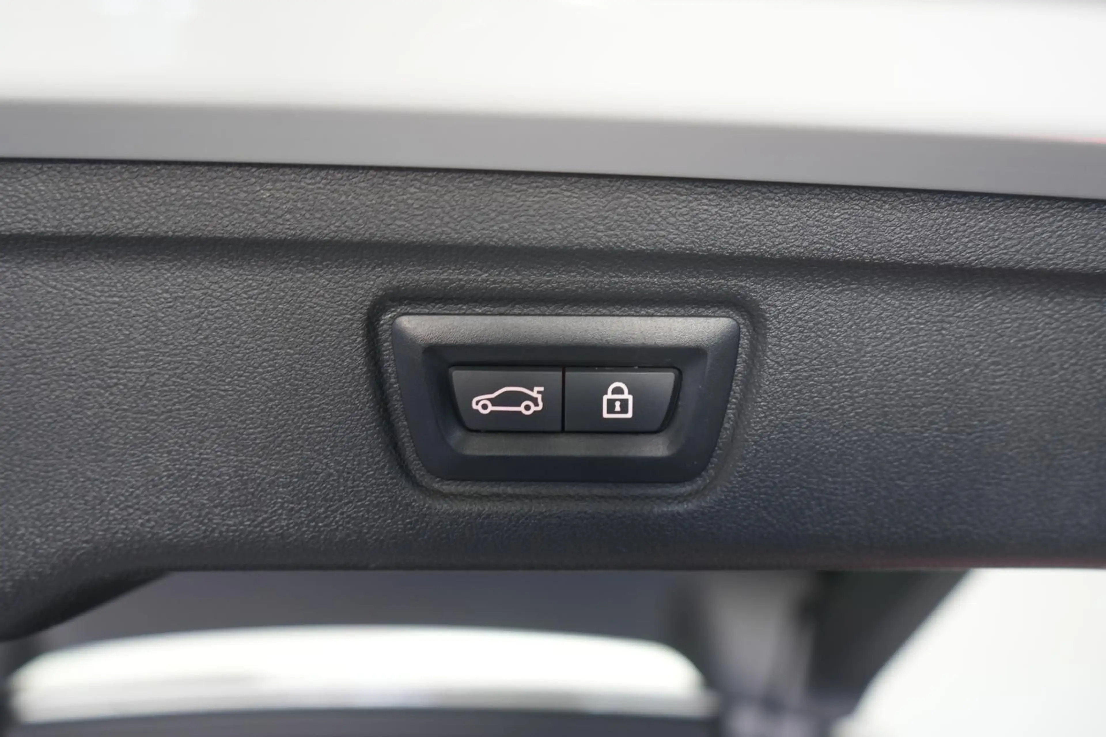 BMW 330 d Touring xDrive M Sport CarPlay/HUD/Temp/36 — photo 7