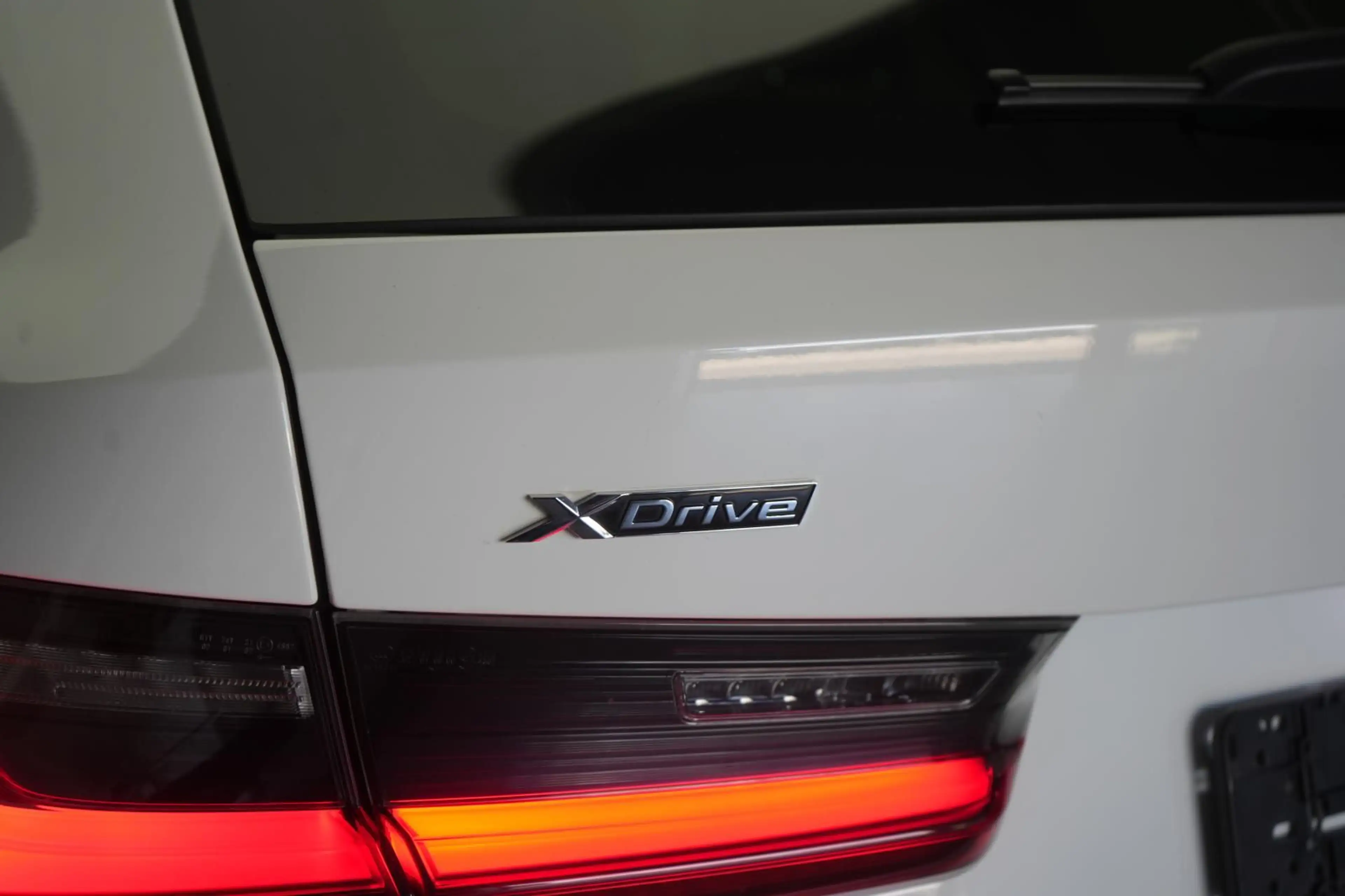 BMW 330 d Touring xDrive M Sport CarPlay/HUD/Temp/36 — photo 11