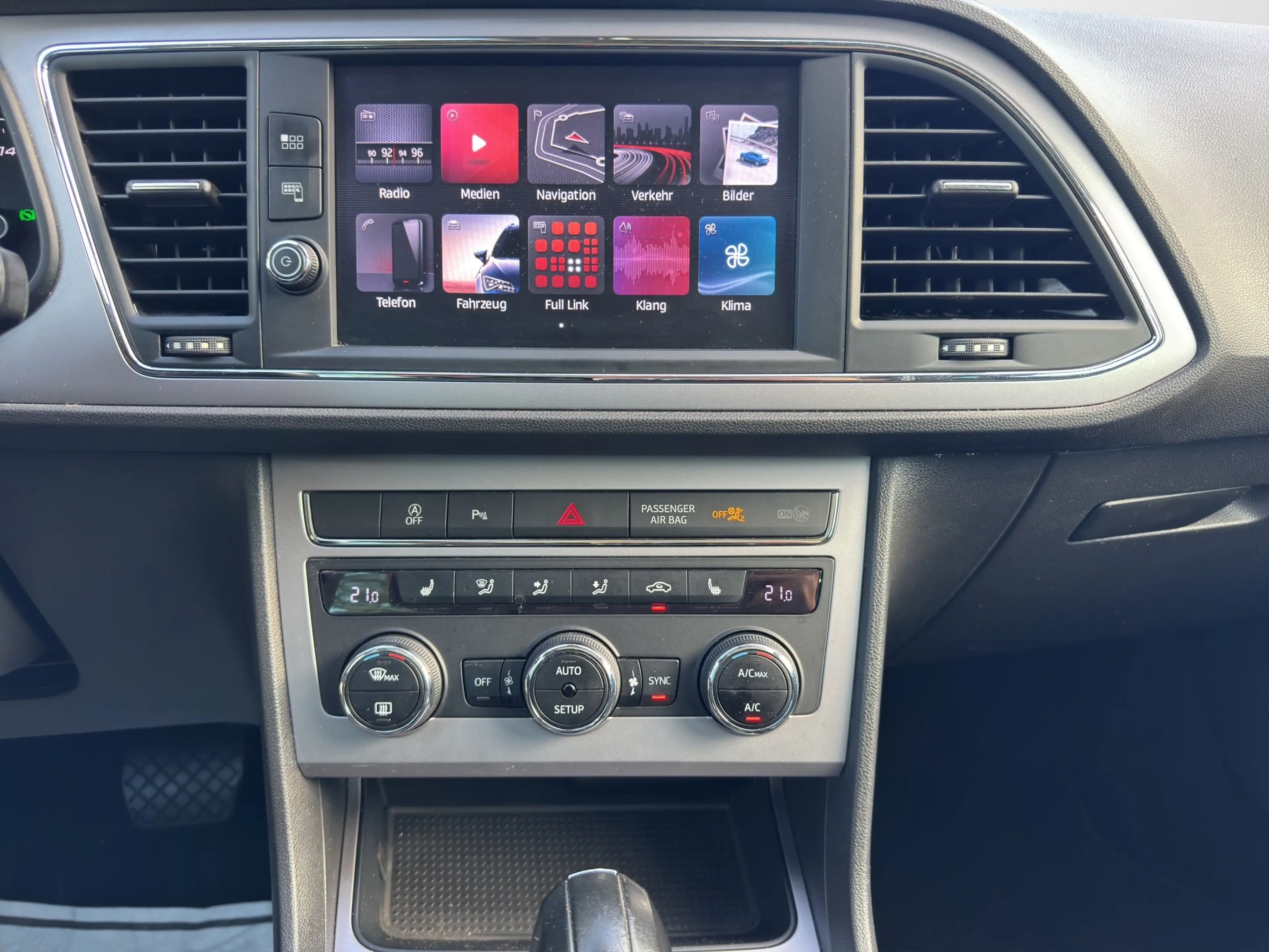 SEAT Leon Xcellence — photo 11