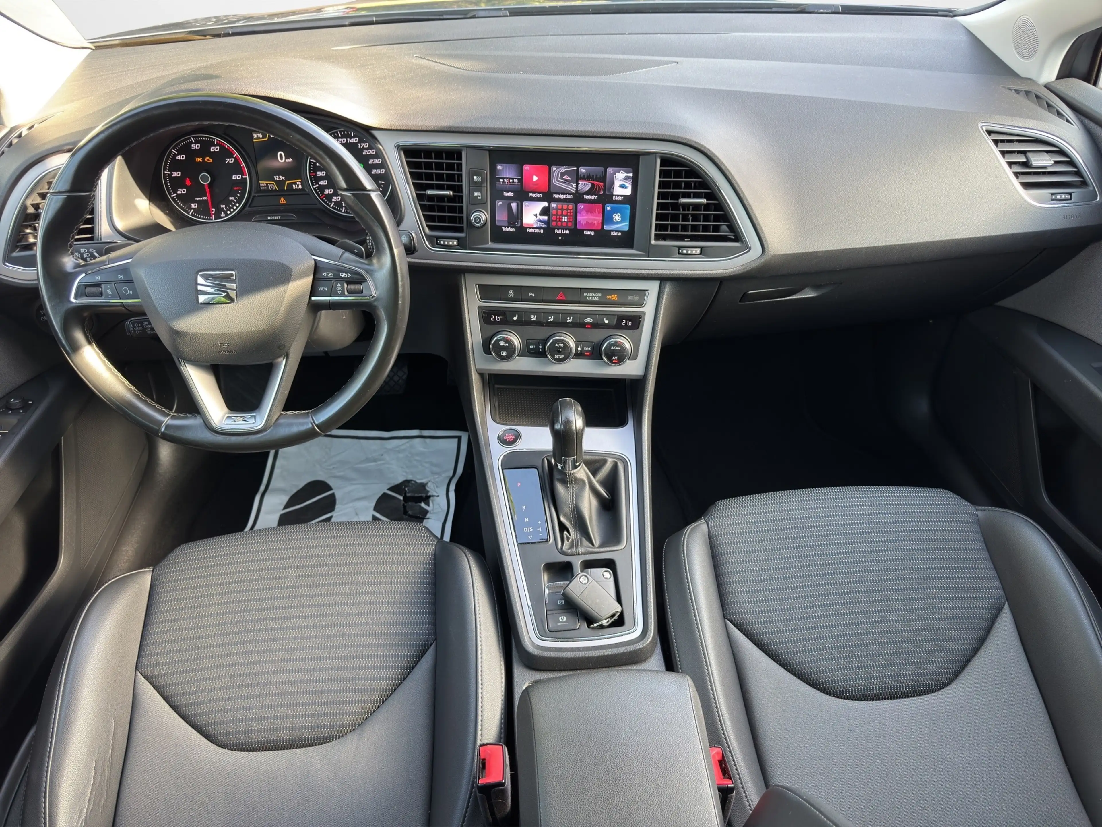 SEAT Leon Xcellence — photo 10