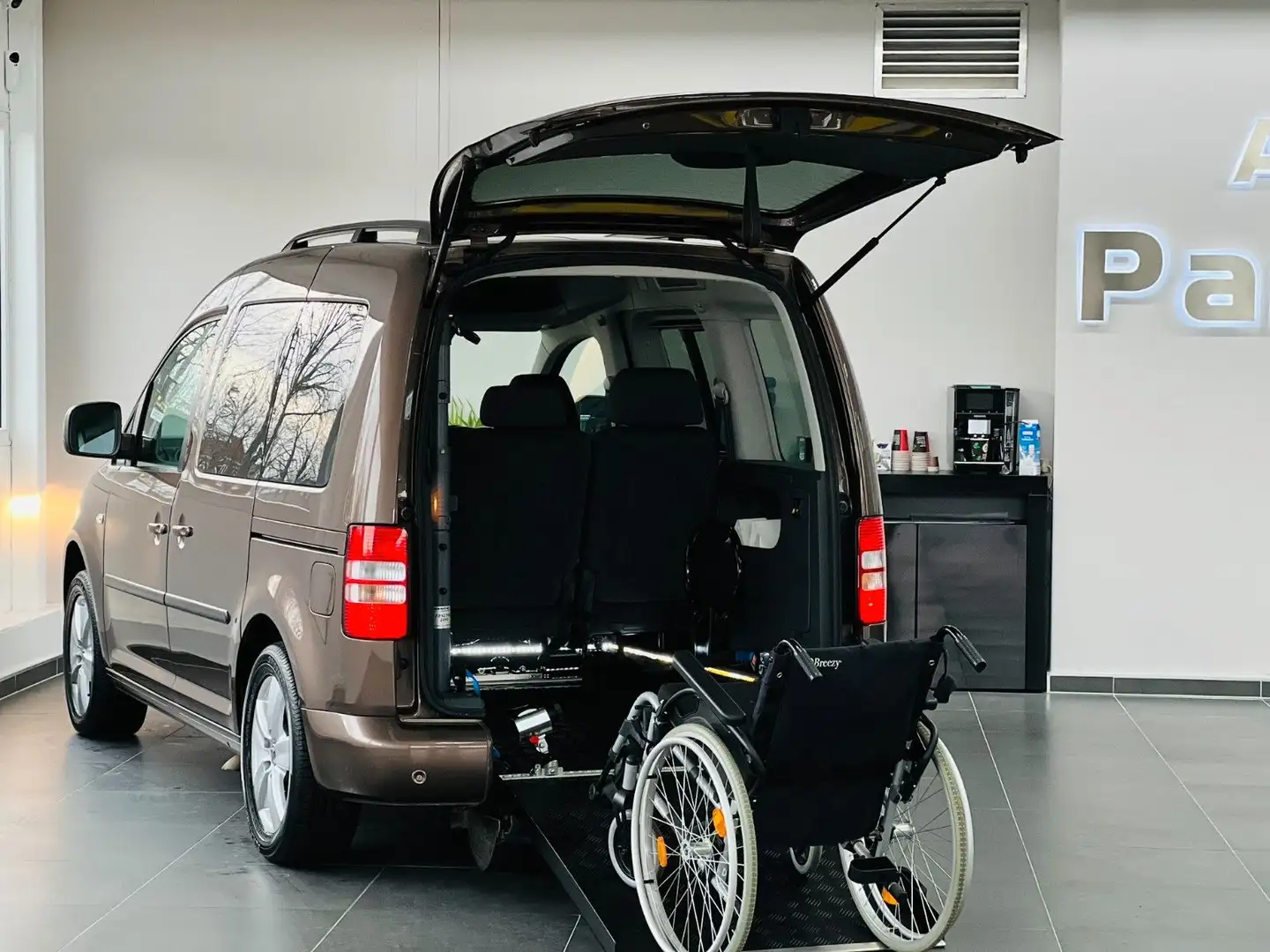 Volkswagen Caddy 2.0 TDI DSG Behindertengerecht-Rampe Braun - 1