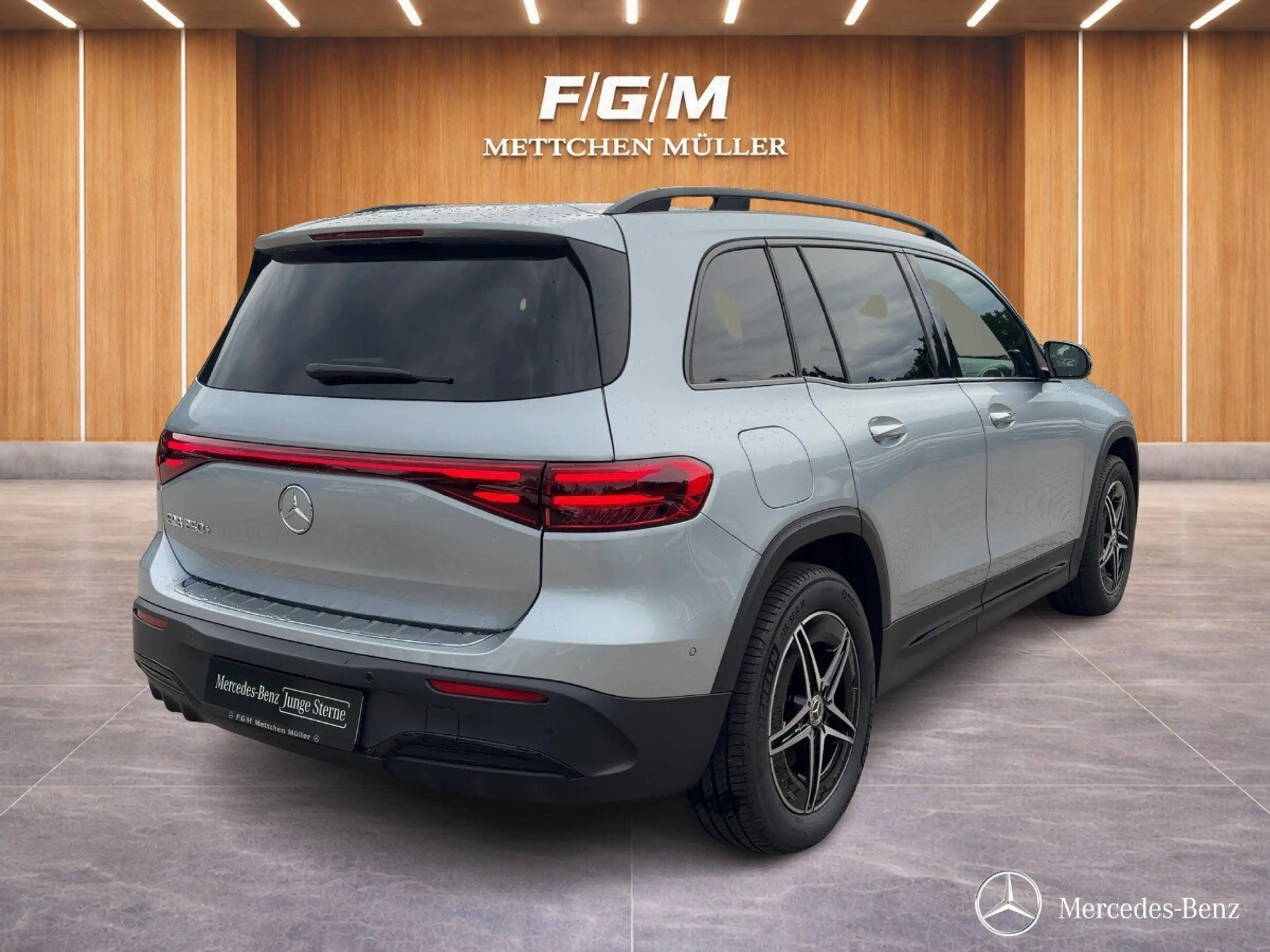 Mercedes-Benz EQB 250 EQB 250+ AMG+PANO+DISTR+360+KEYGO+AHK+KED+TOTWIN — photo 3
