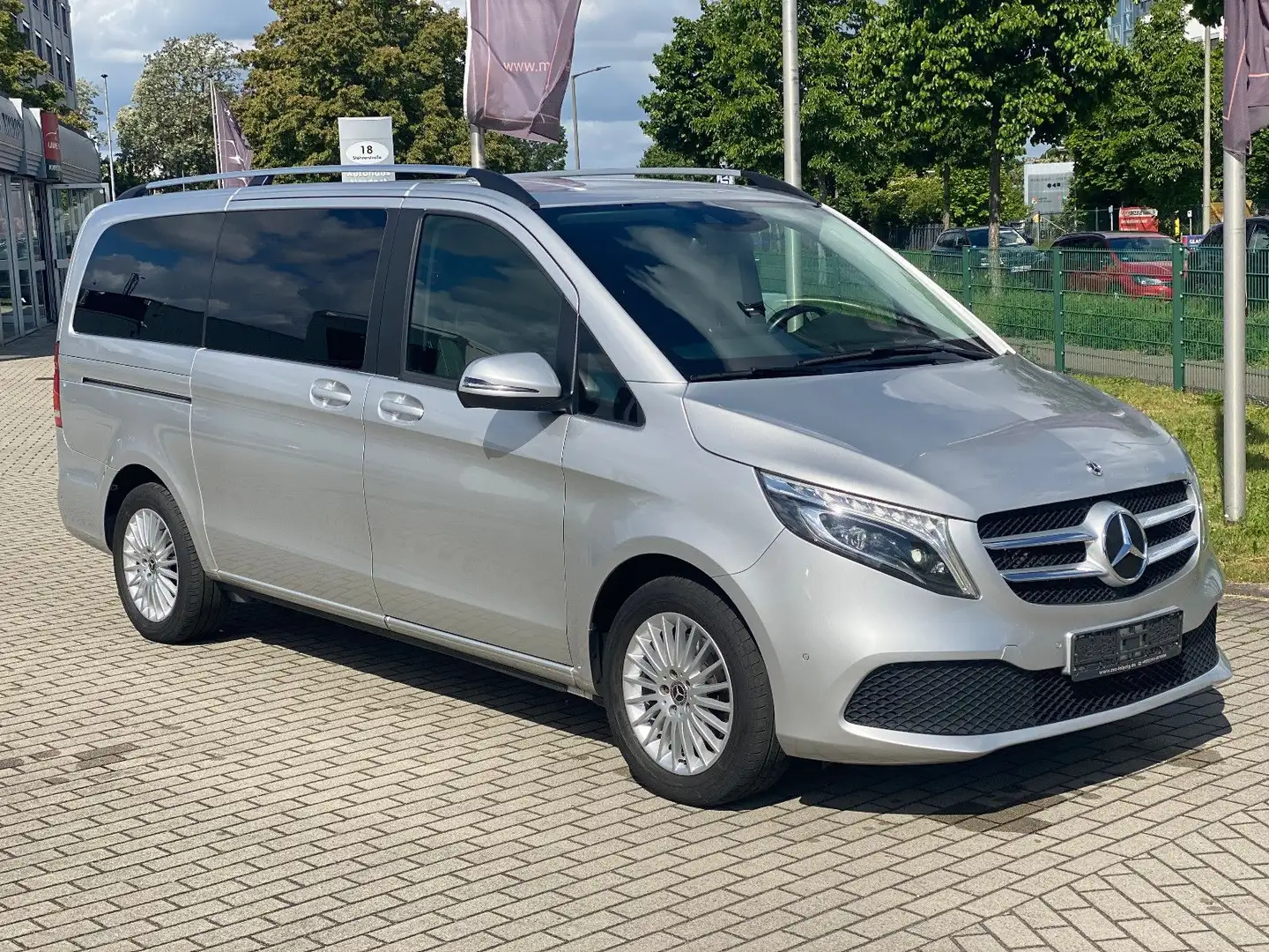 Mercedes-Benz V 250 d EDITION Sport Lang MBux Navi LED Kamera Silber - 2