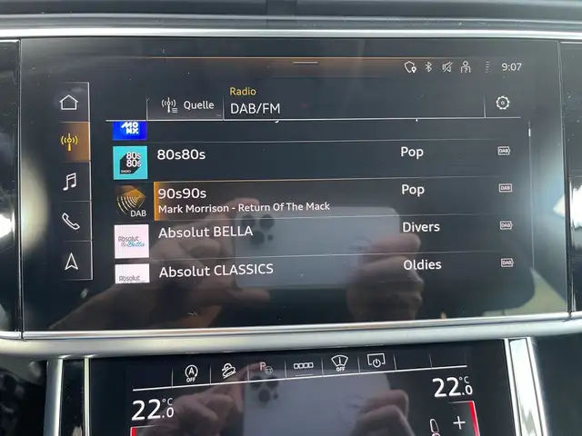 Audi Q8 view 13