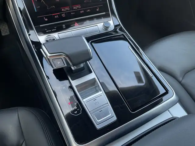 Audi Q8 view 11