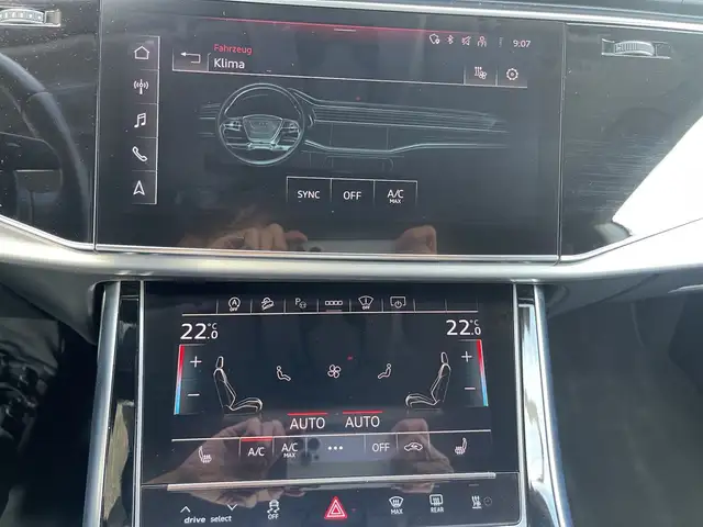 Audi Q8 view 15