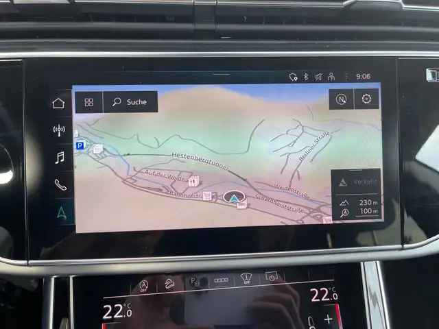 Audi Q8 view 12