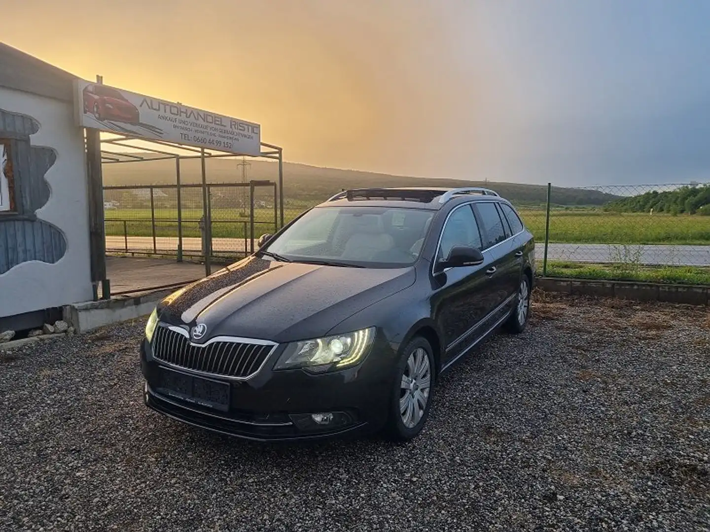 Skoda Superb Combi Elegance 2,0 TDI 4x4 Green tec DSG Business Noir - 1