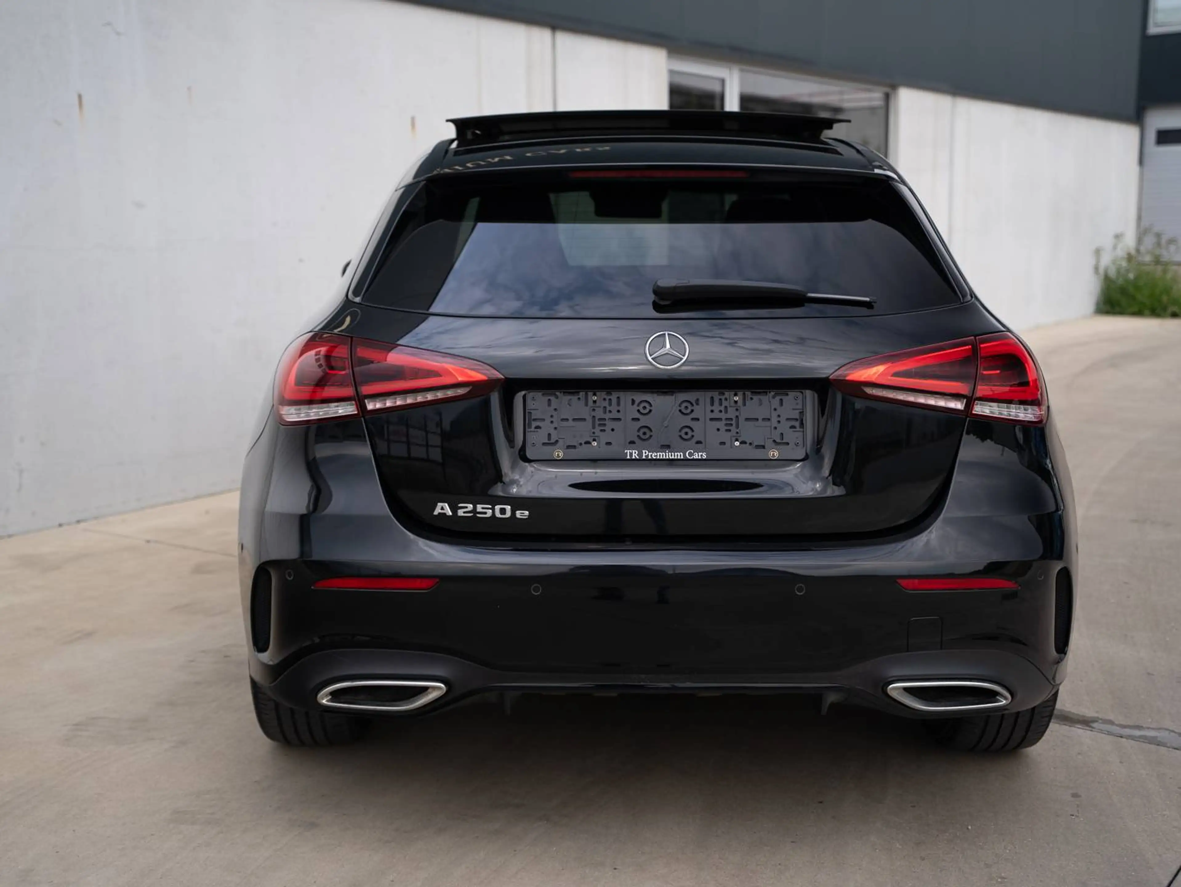 Mercedes-Benz A 250 e l PHEV l AMG Line l Premium+ l Pano l Electric Seats — photo 14