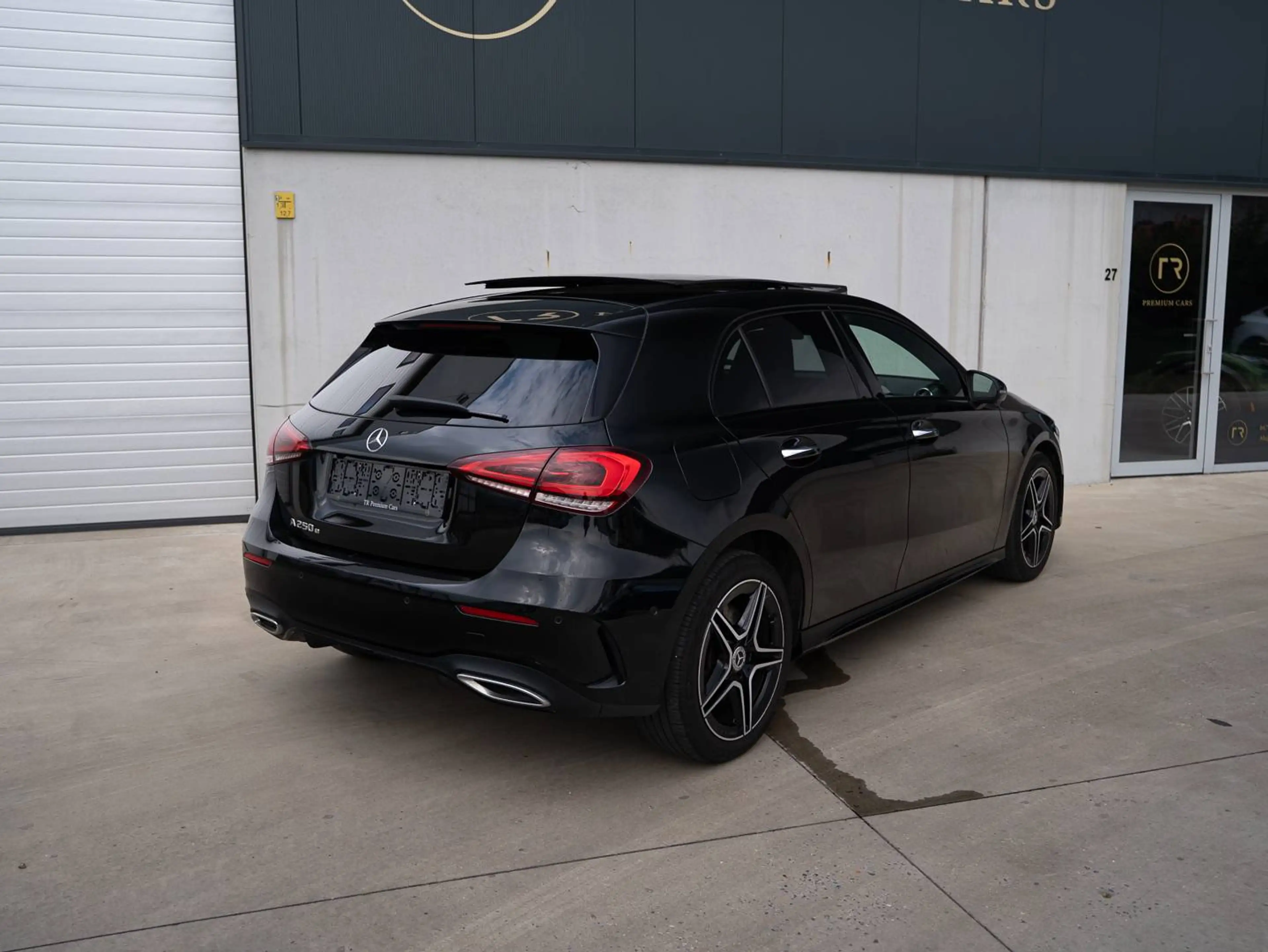 Mercedes-Benz A 250 e l PHEV l AMG Line l Premium+ l Pano l Electric Seats — photo 11