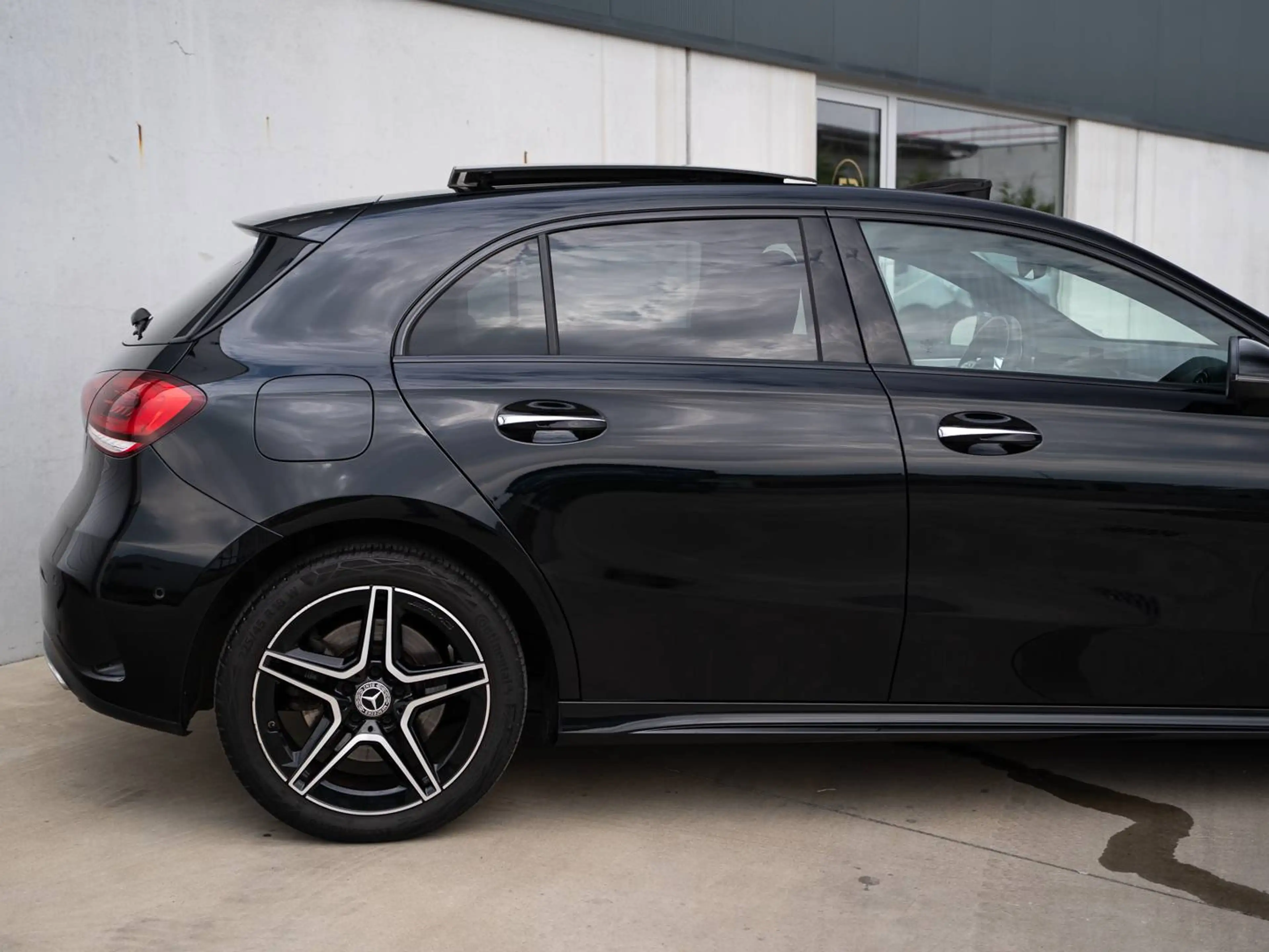 Mercedes-Benz A 250 e l PHEV l AMG Line l Premium+ l Pano l Electric Seats — photo 10