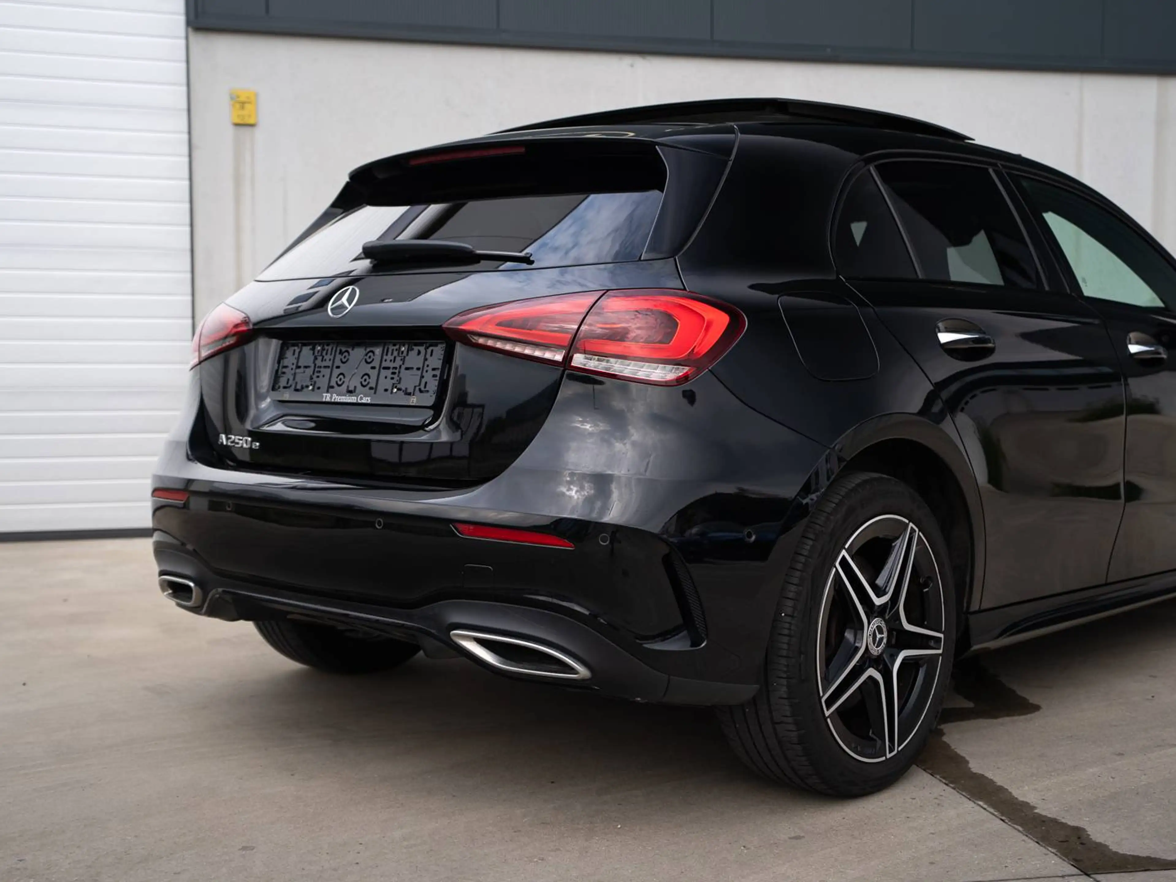 Mercedes-Benz A 250 e l PHEV l AMG Line l Premium+ l Pano l Electric Seats — photo 13