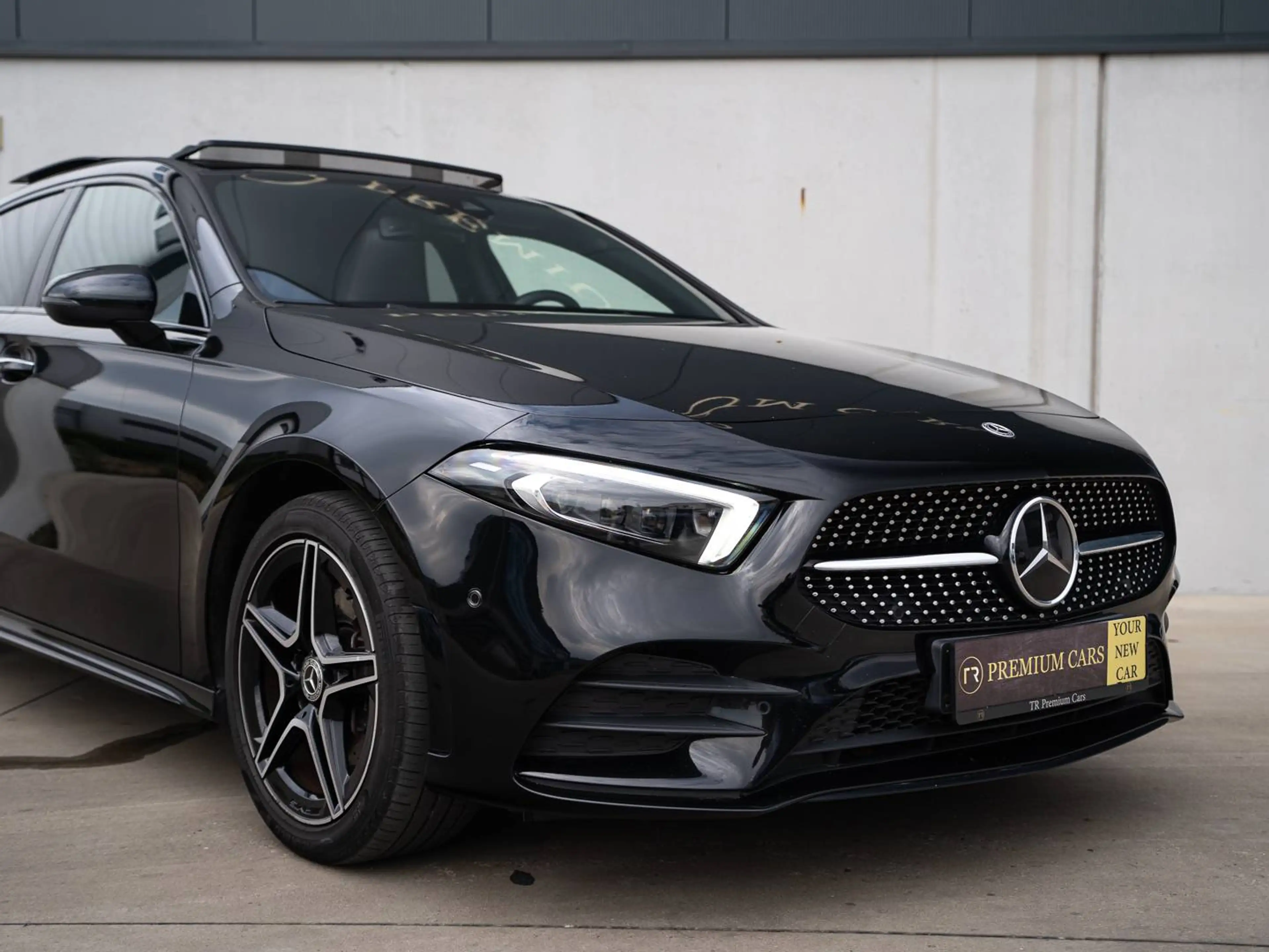 Mercedes-Benz A 250 e l PHEV l AMG Line l Premium+ l Pano l Electric Seats — photo 7