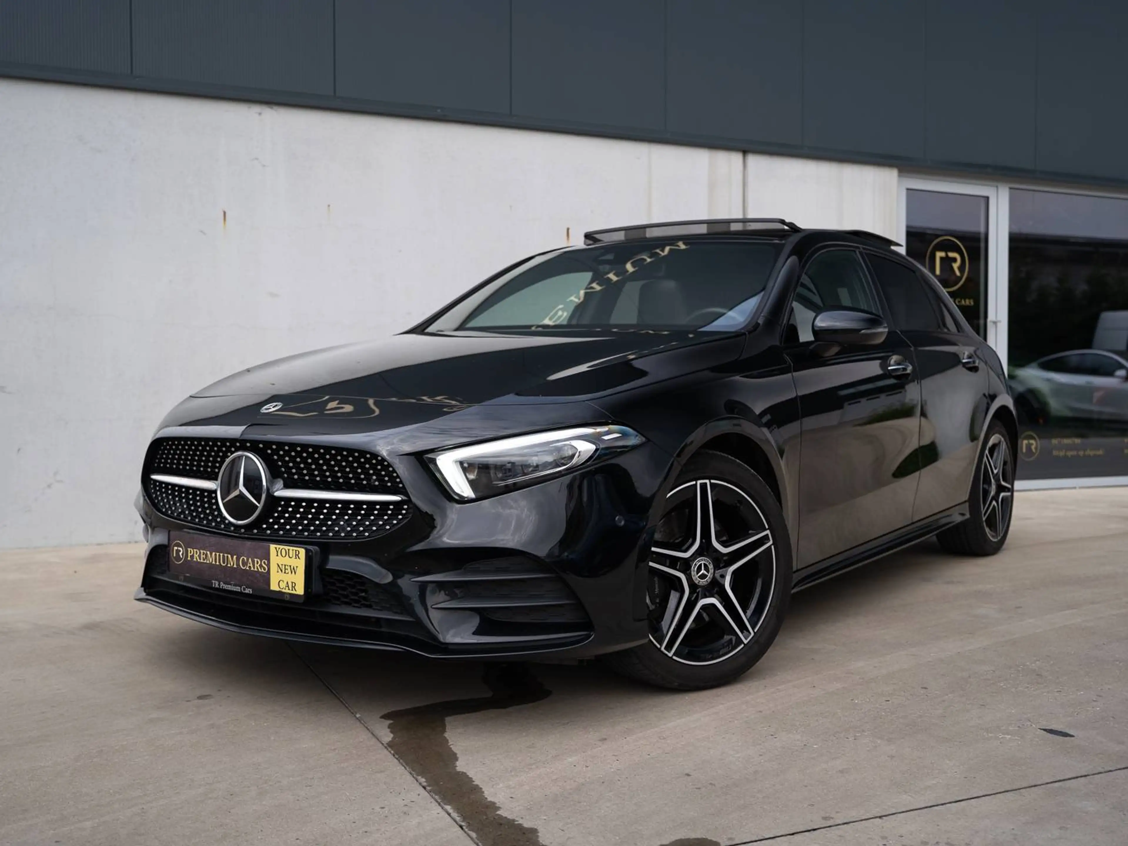 Mercedes-Benz A 250 e l PHEV l AMG Line l Premium+ l Pano l Electric Seats — photo 2