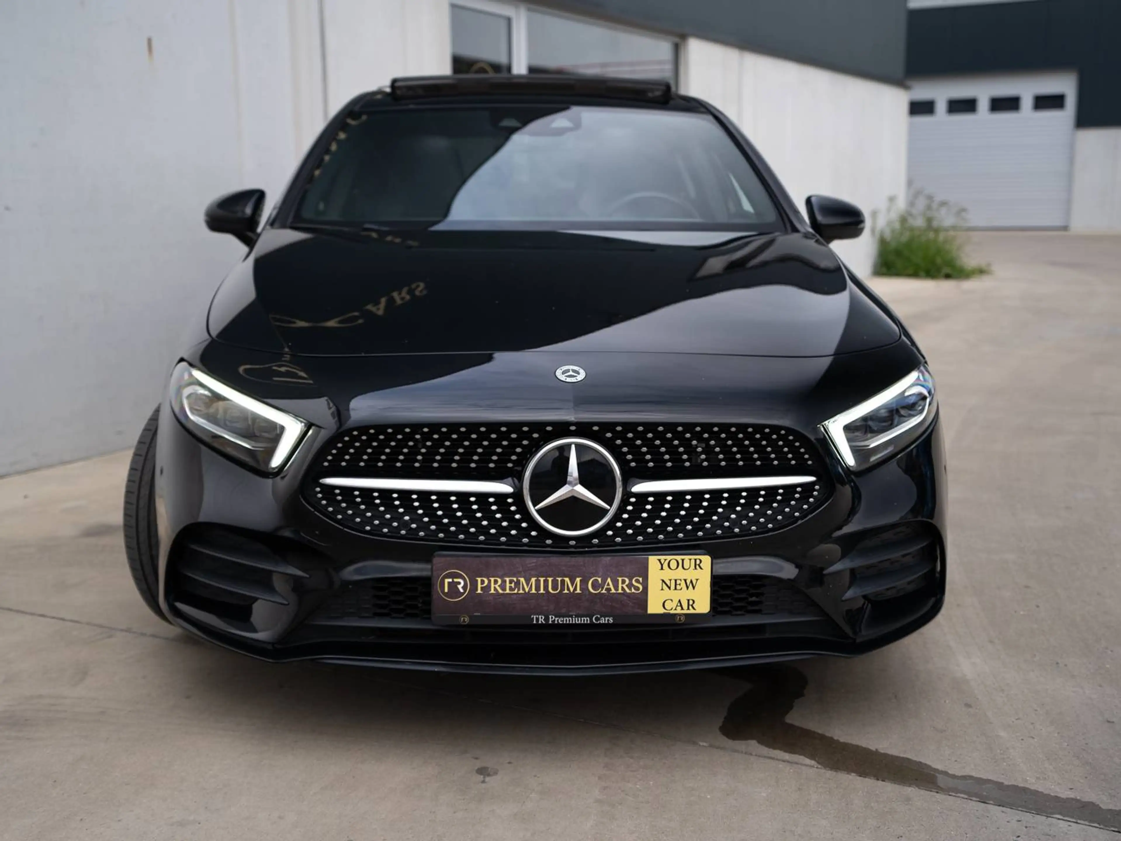 Mercedes-Benz A 250 e l PHEV l AMG Line l Premium+ l Pano l Electric Seats — photo 4