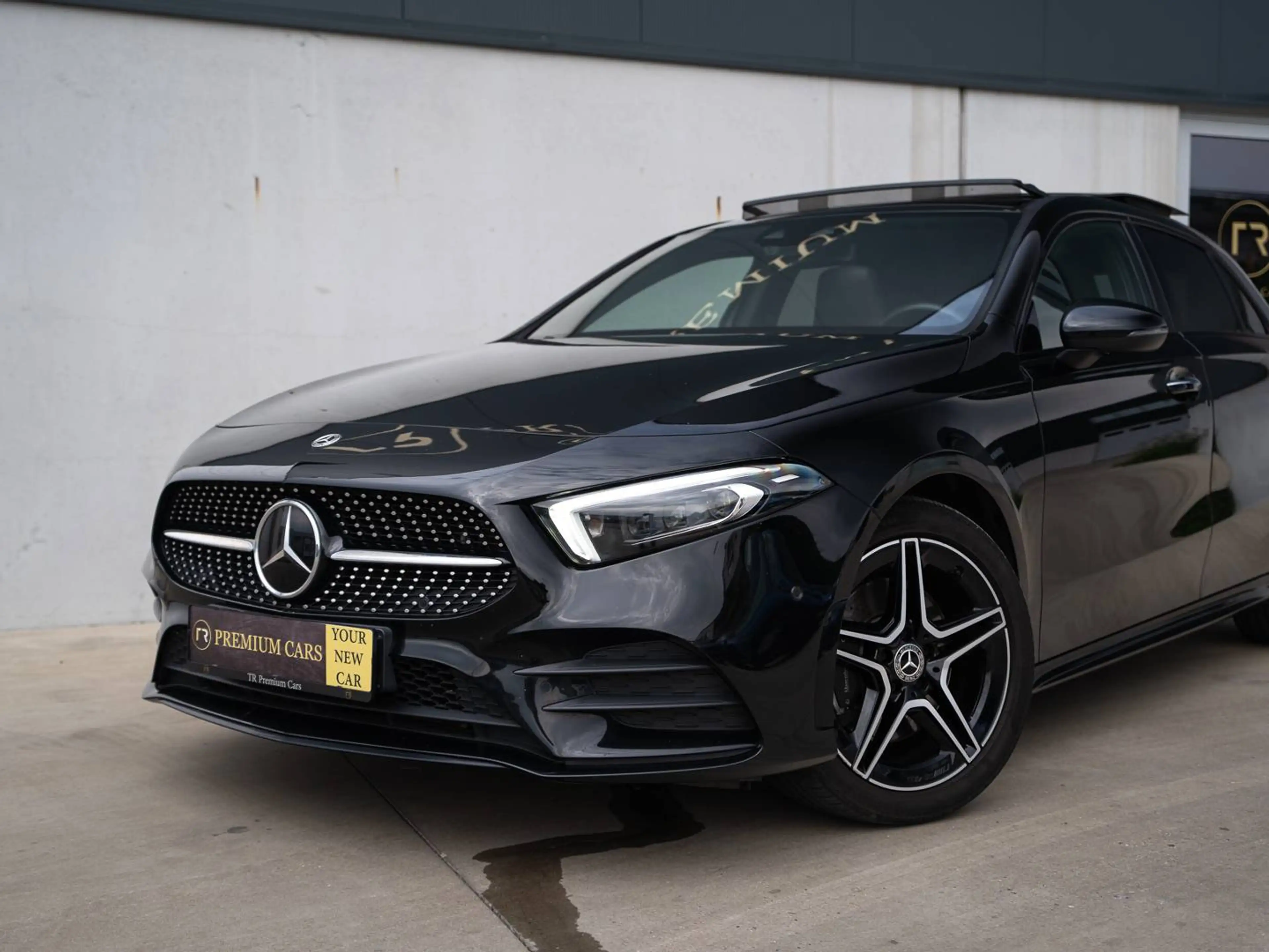 Mercedes-Benz A 250 e l PHEV l AMG Line l Premium+ l Pano l Electric Seats — photo 3