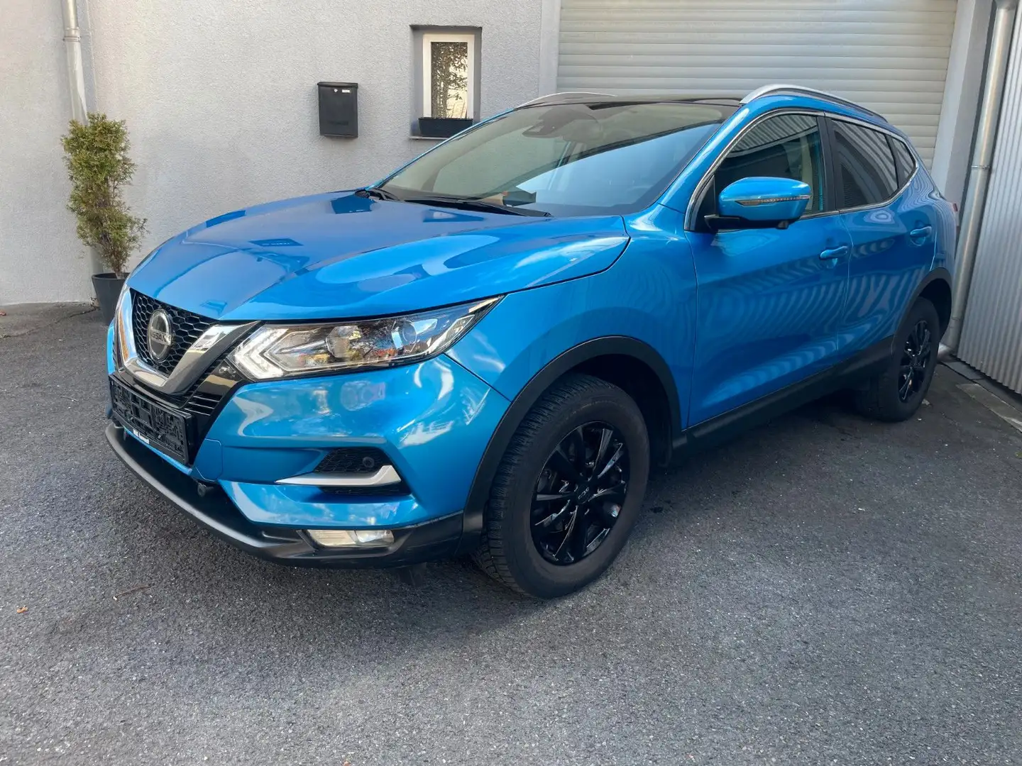 Nissan Qashqai Zama Panorama Automat PDC 360° SHZ AHK Синий - 2