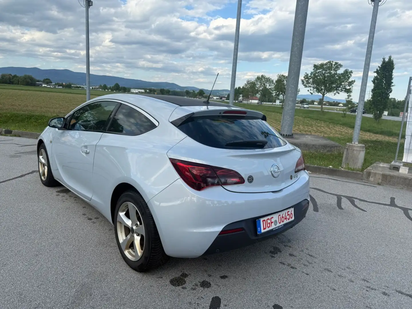 Opel Astra J GTC-1.Hand-Tleder-Shz-Temp-Pdc-Tüv-Au-Kd Neu Grau - 2