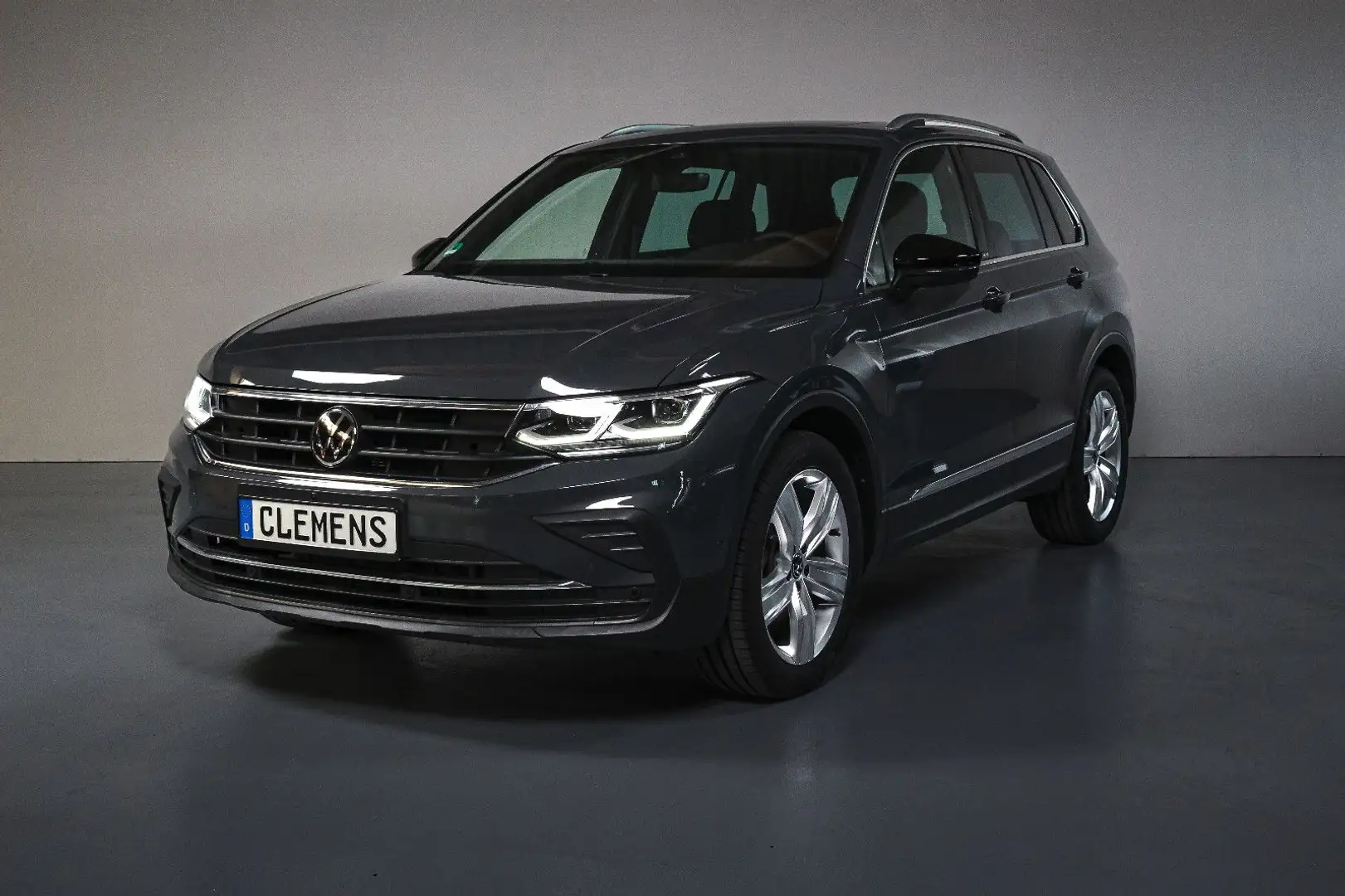 Volkswagen Tiguan Move 1,5l AHK, PANORAMA Grau - 1