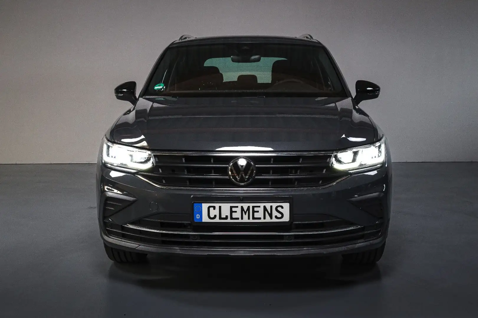 Volkswagen Tiguan Move 1,5l AHK, PANORAMA Grau - 2