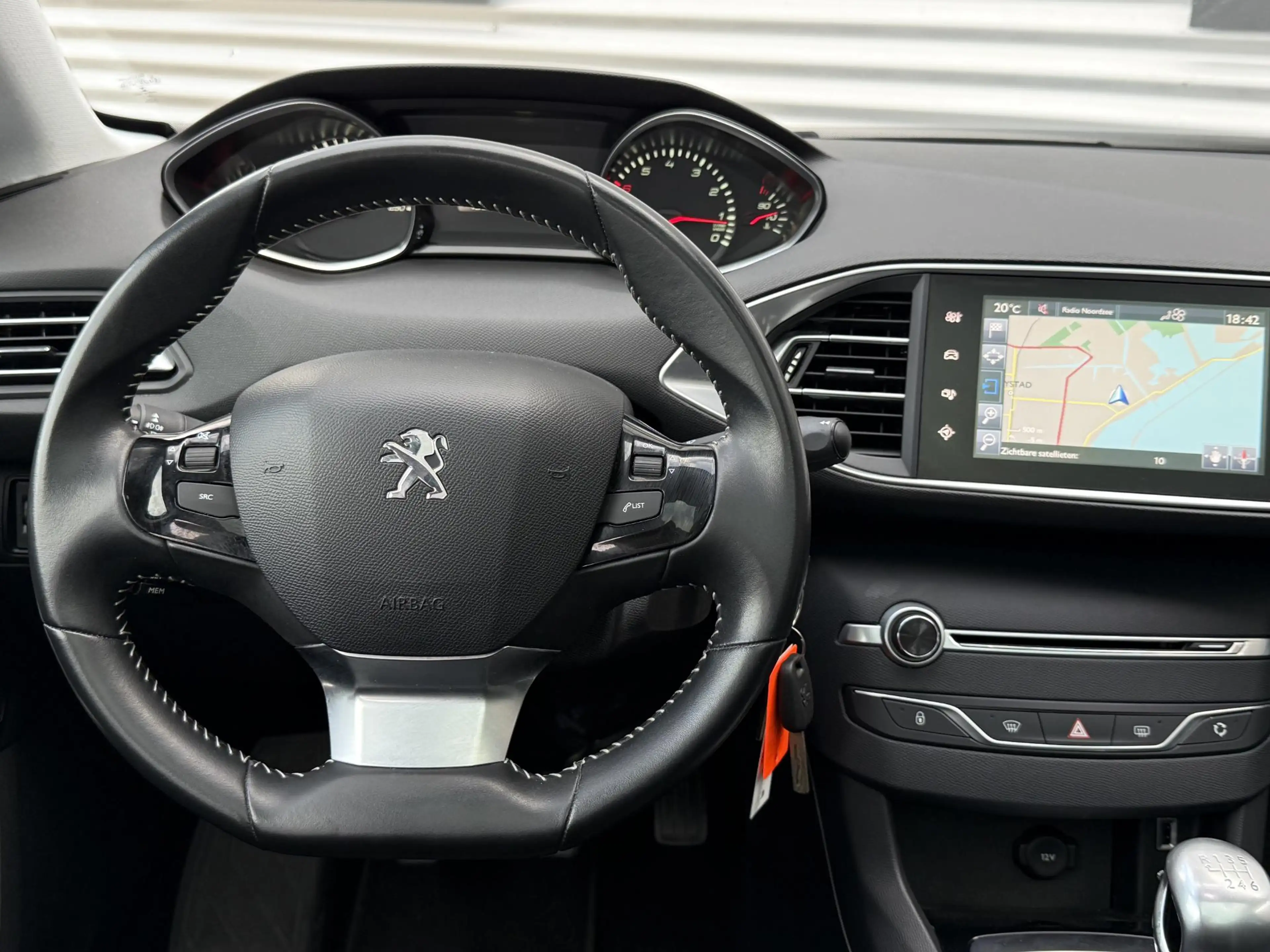 Peugeot 308 SW 1.2 PureTech Style 1e Eigenaar|Navi|Pano|PDC|Cl — photo 2