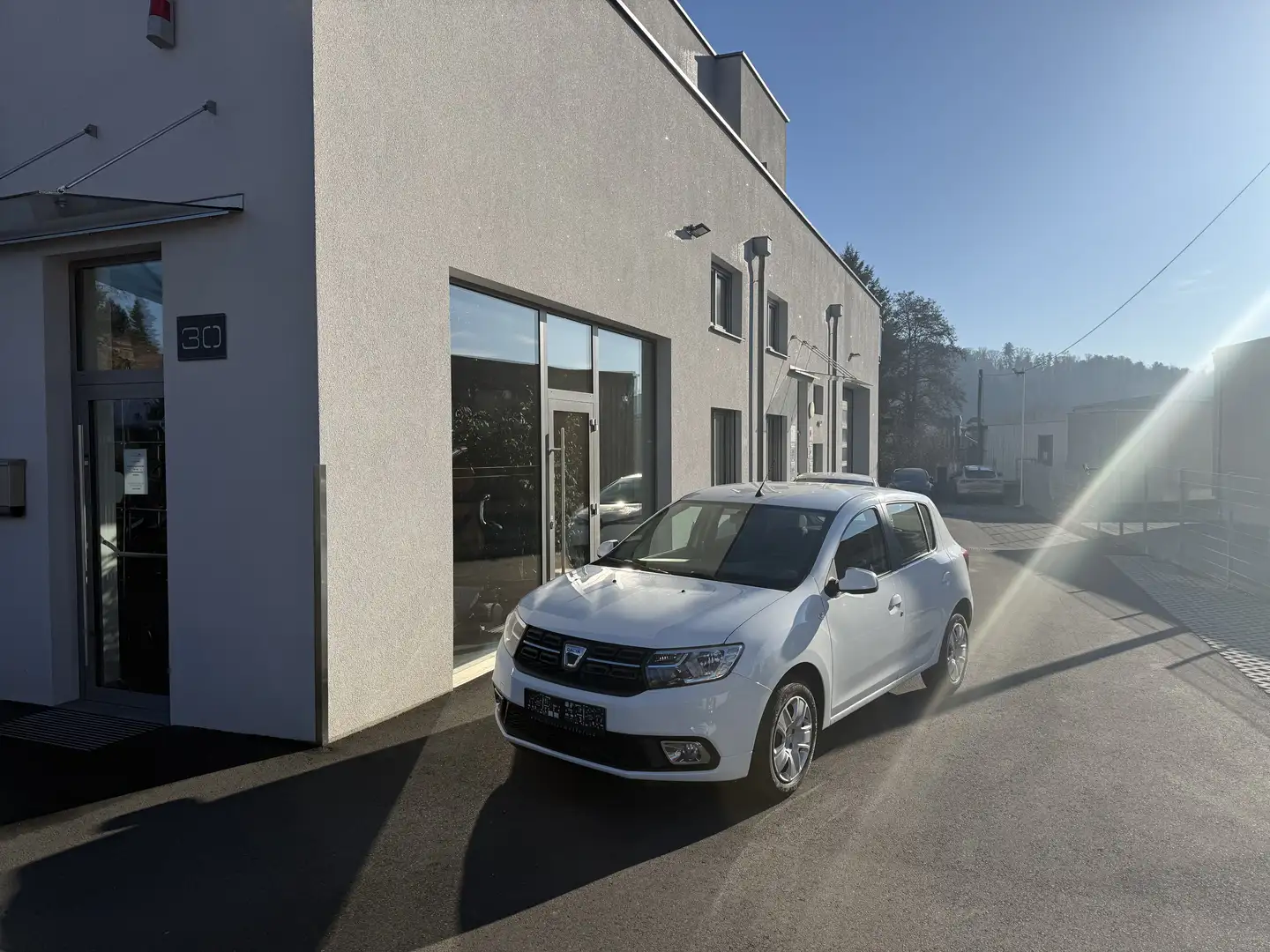 Dacia Sandero Klima nur 51.000km 1.Besitz Weiß - 1