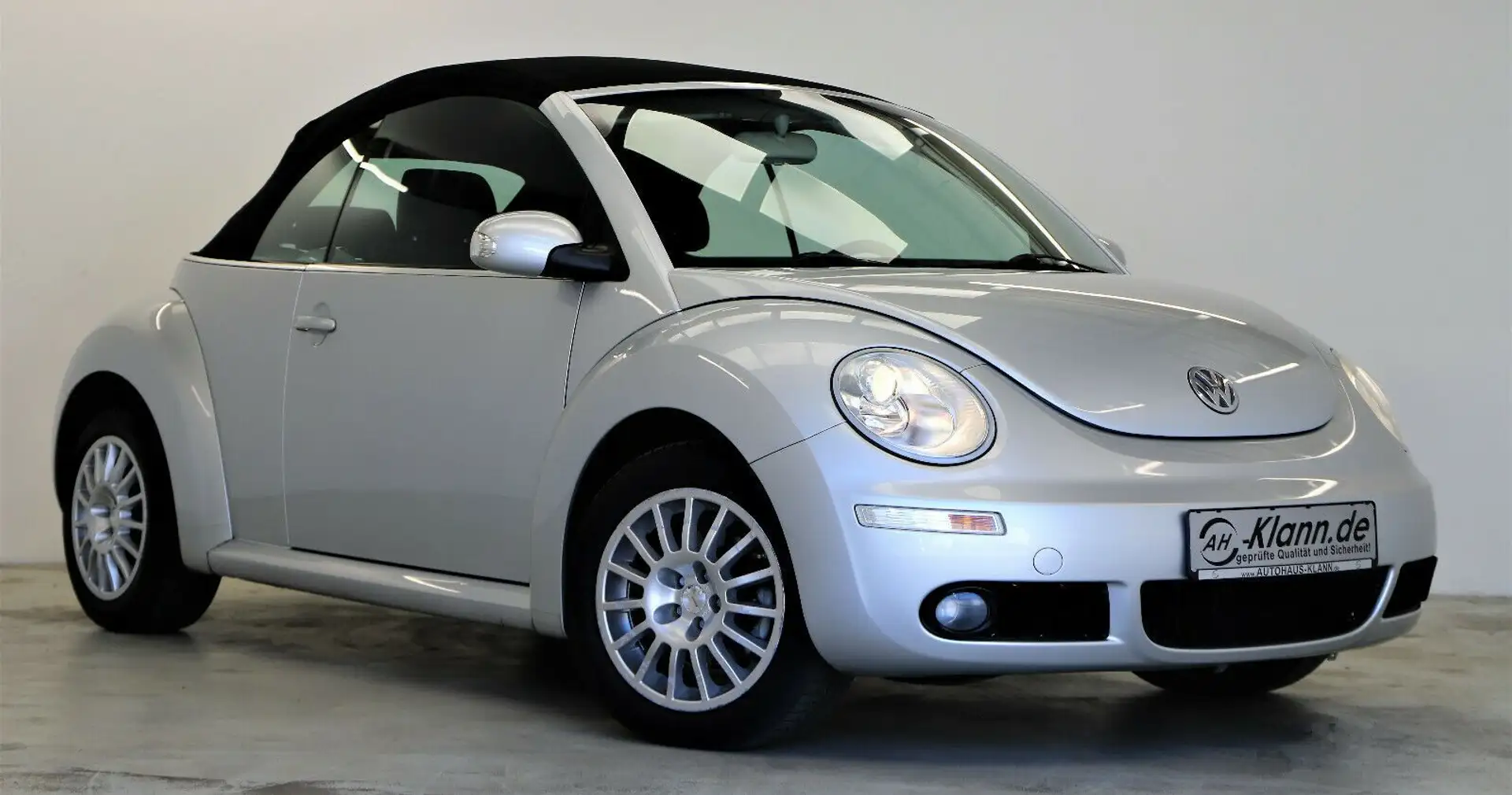 Volkswagen Beetle New Beetle Cabriolet 1.4 75PS Klima SHZ Radio Silber - 1