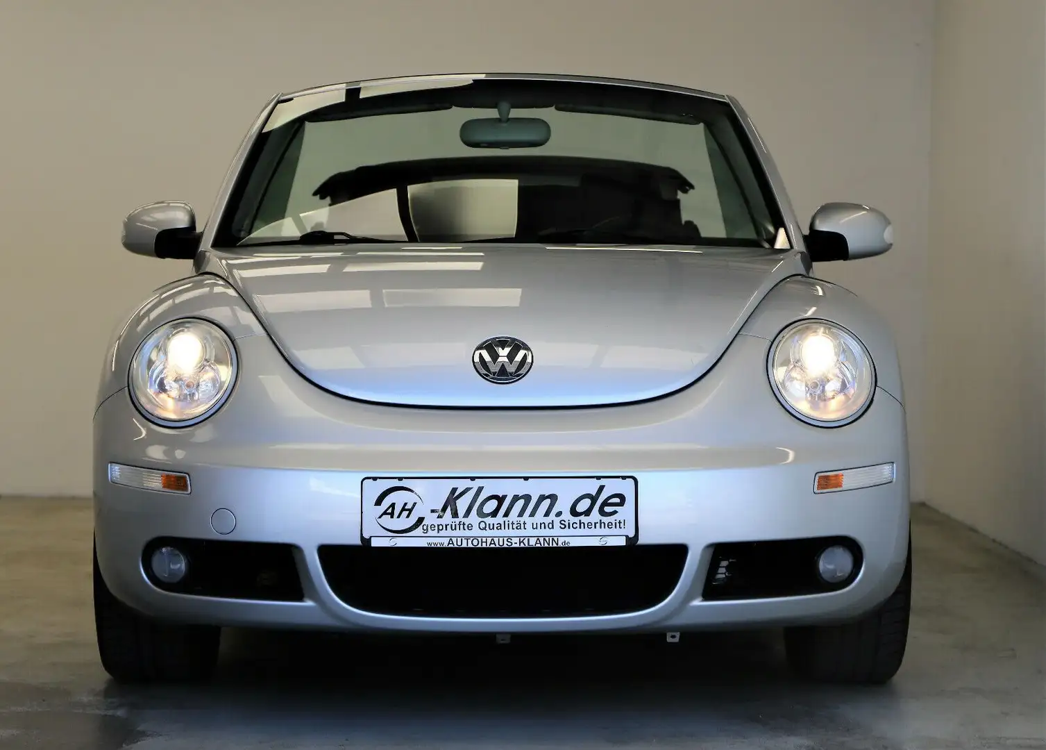 Volkswagen Beetle New Beetle Cabriolet 1.4 75PS Klima SHZ Radio Silber - 2