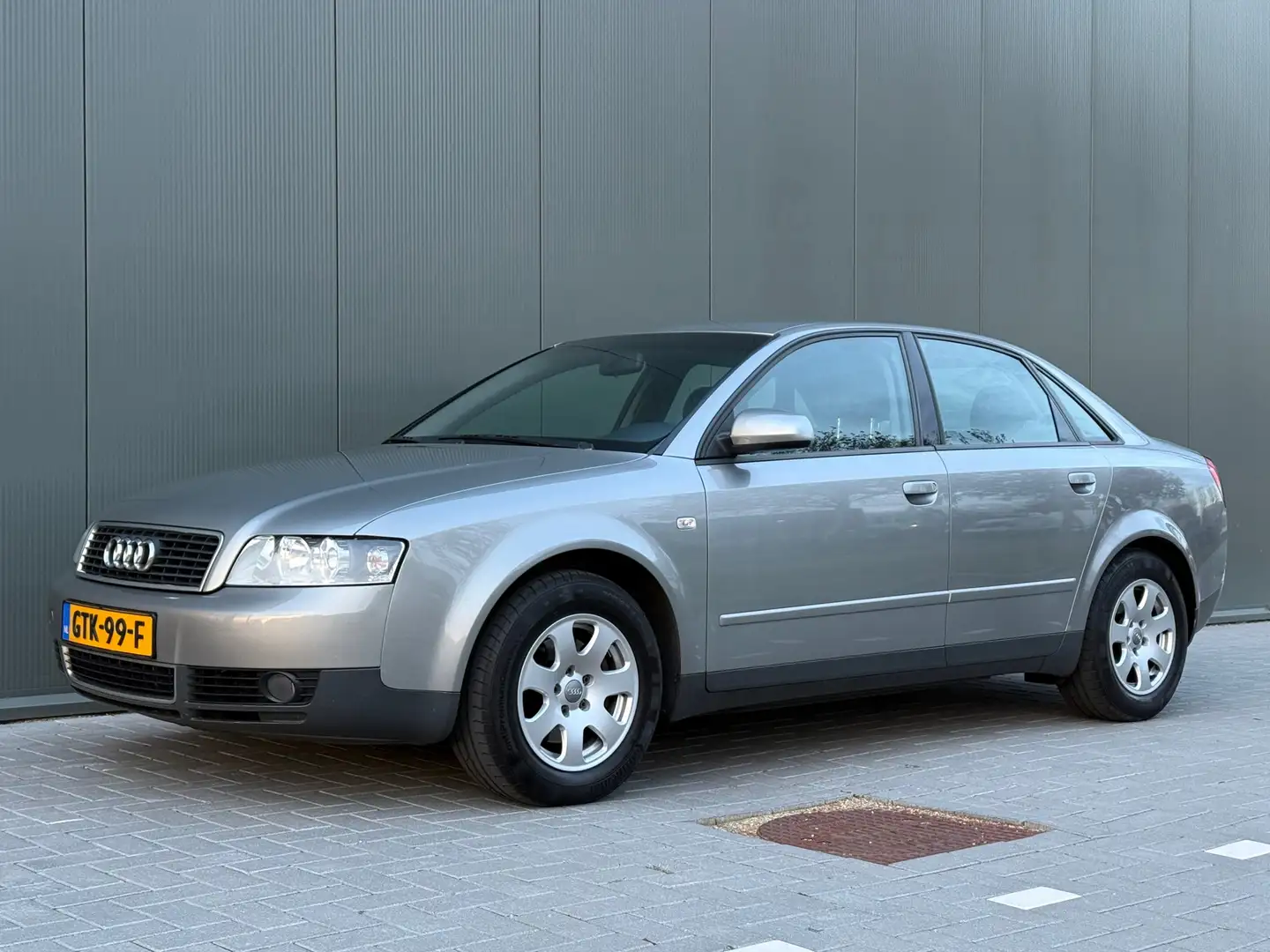 Audi A4 Limousine 2.0 MT, Automaat, Airco, Bluetooth, APK, Grijs - 1
