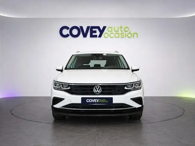 Volkswagen Tiguan view 2